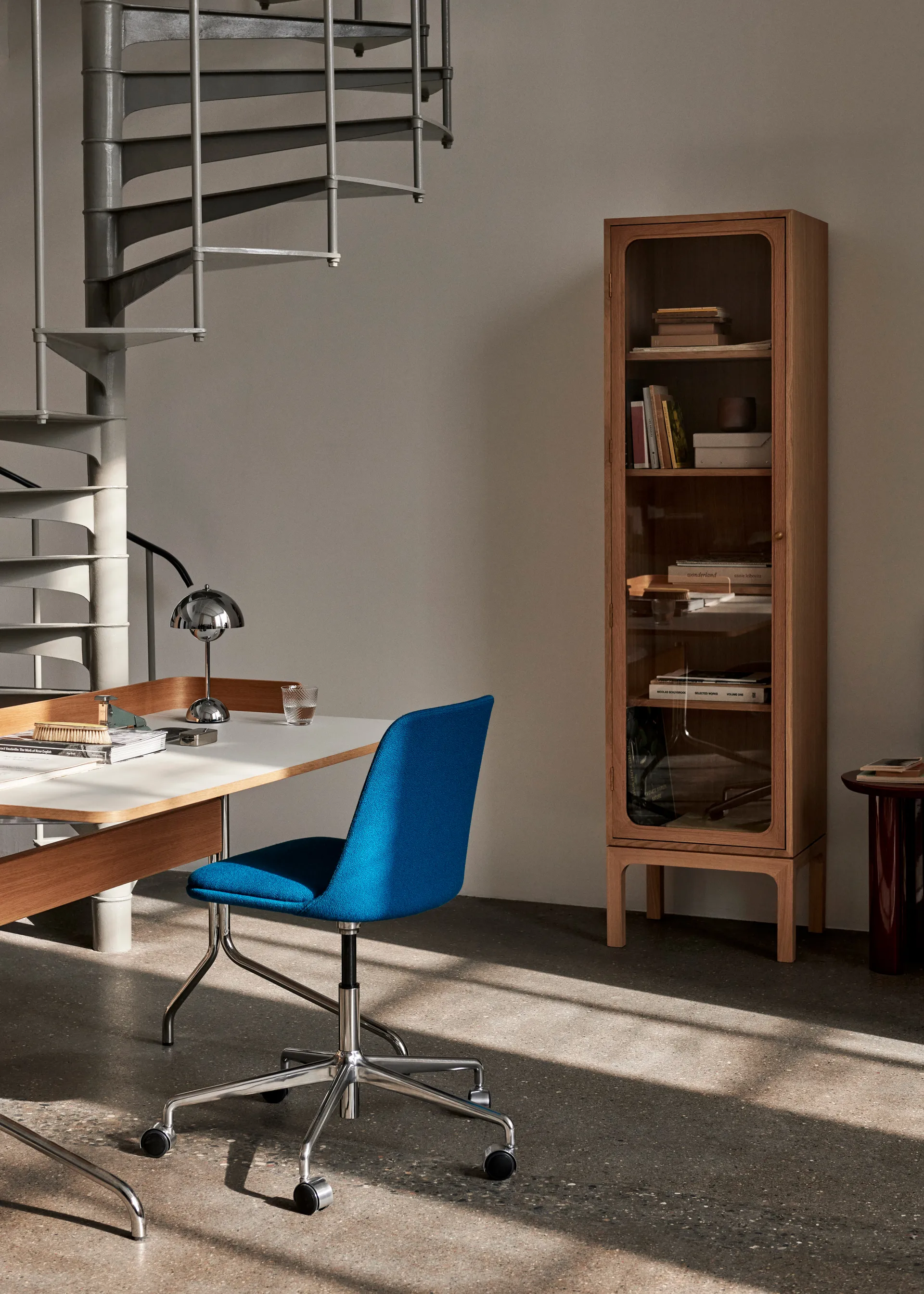 Trace SC87 vitrineskab 50x192x40 cm, Natural oak &Tradition