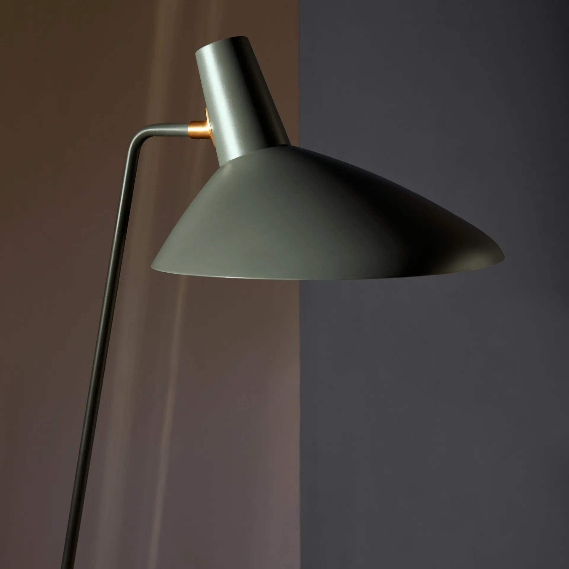 Tripod gulvlampe HM8, Moss &Tradition