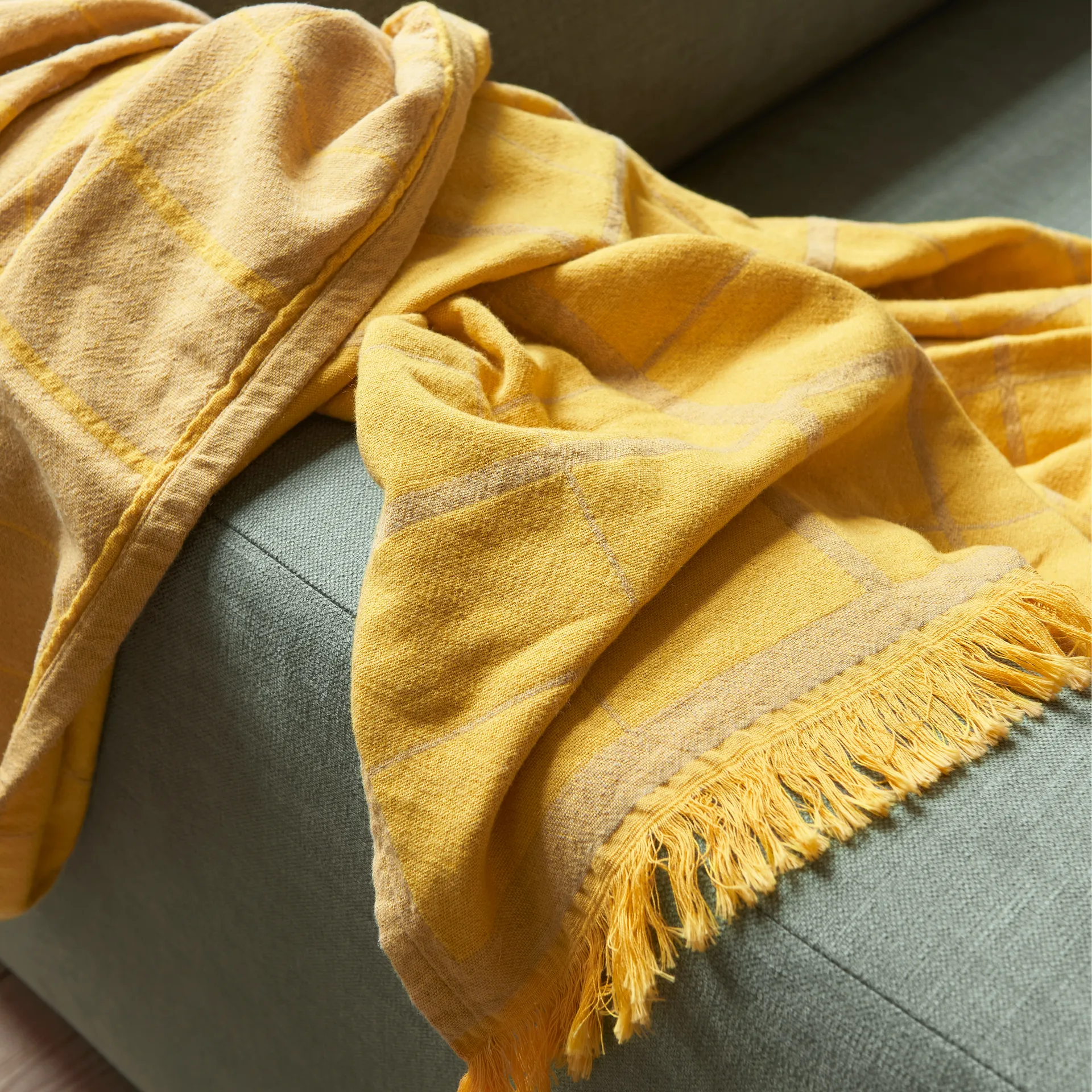 Untitled AP10 plaid 150x210 cm, Desert yellow &Tradition