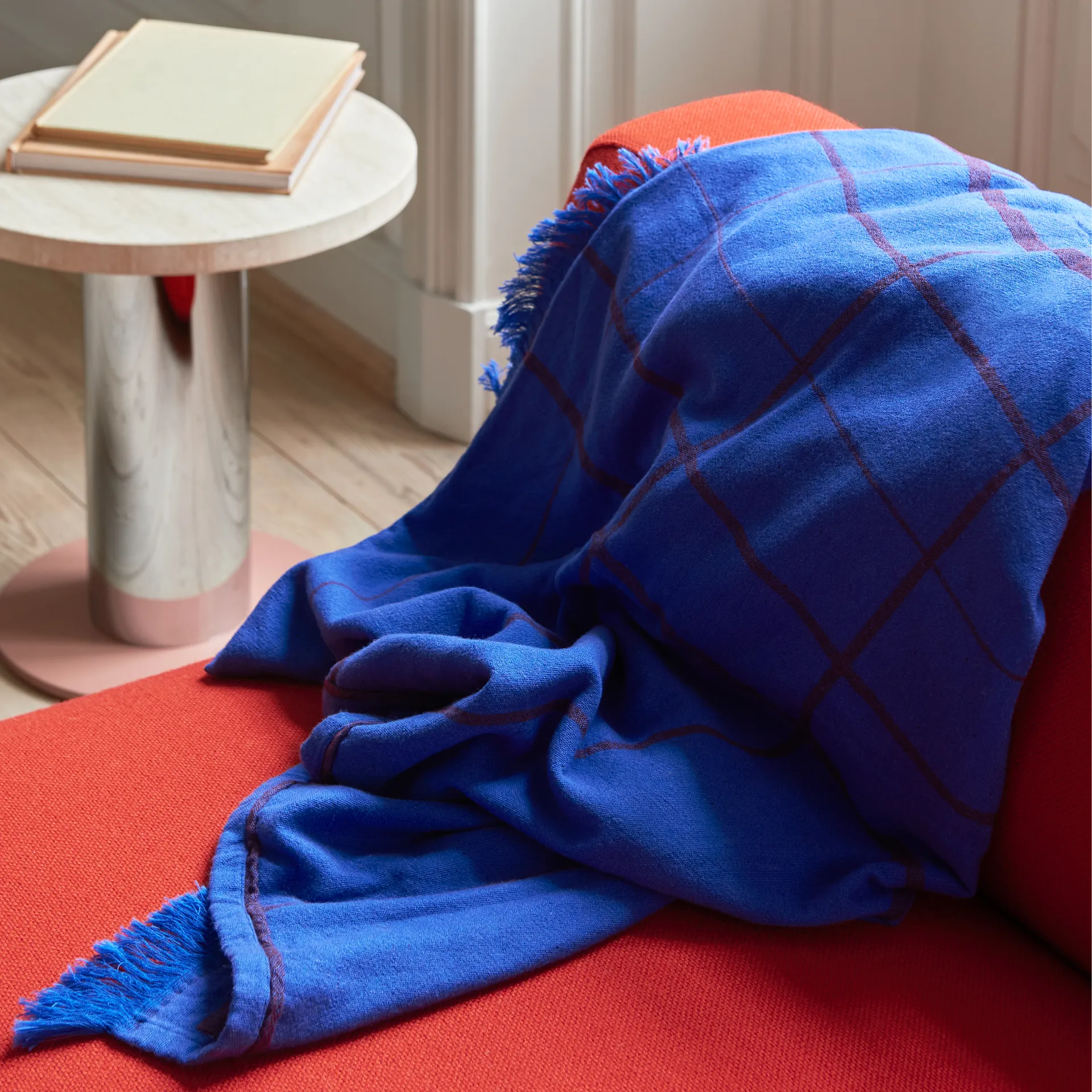 Untitled AP10 plaid 150x210 cm, Electric blue &Tradition