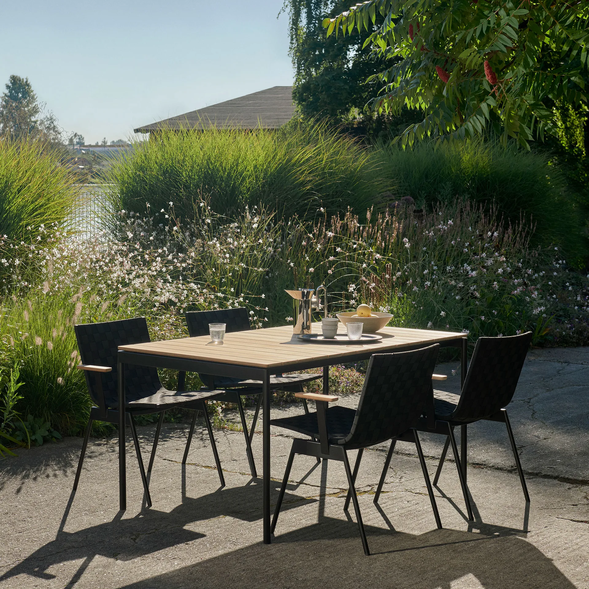Ville Outdoor AV34 stol, Warm black &Tradition