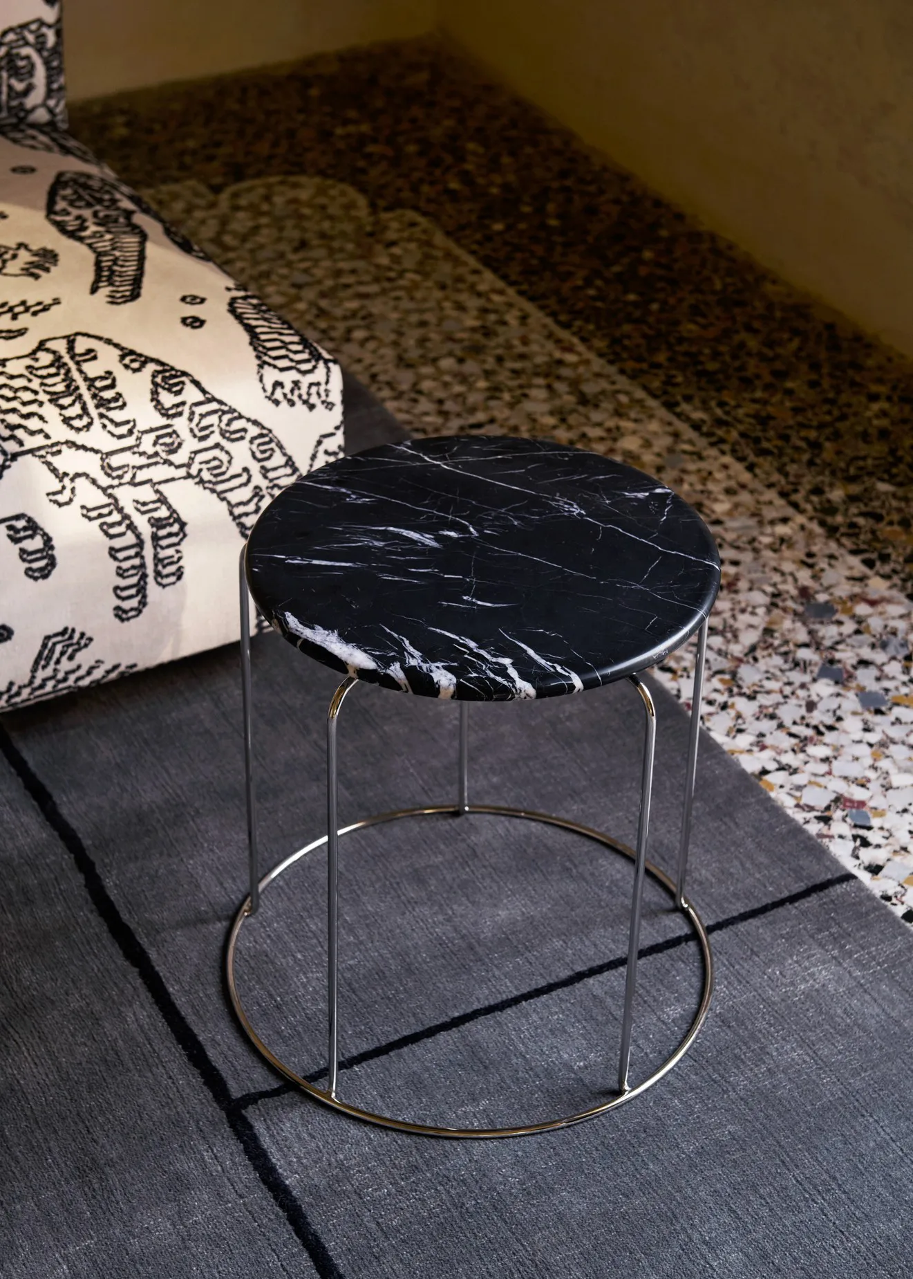 Wire Stool VP11 bordplade Ø38 cm, Marmor Nero Marquina &Tradition