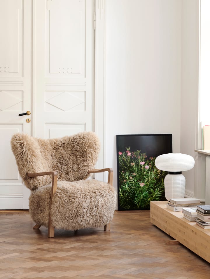 Wulff Lounge Chair ATD2 lænestol - Olieret eg/Sheepskin honey - &Tradition