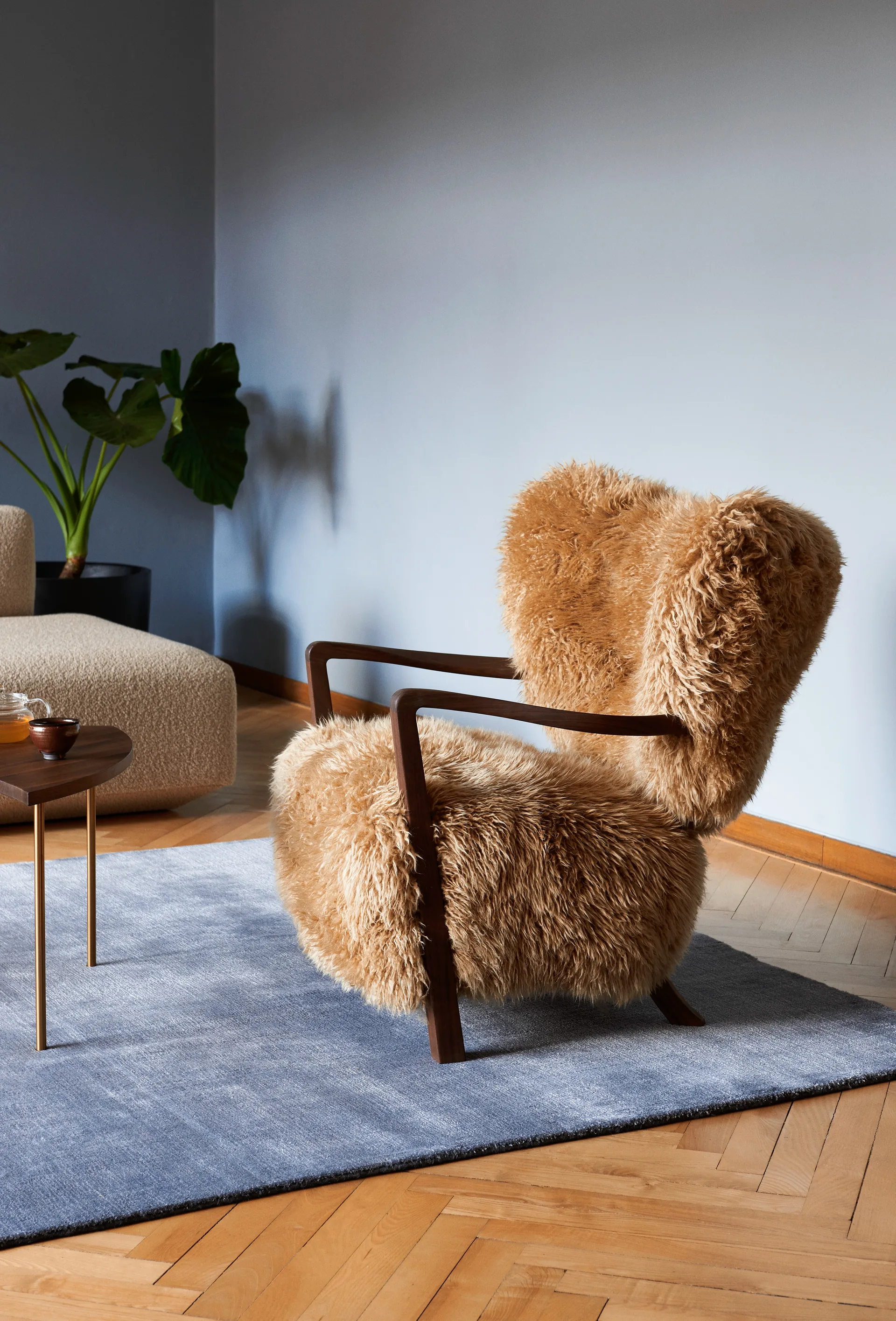 Wulff Lounge Chair ATD2 lænestol, Olieret valnød/Sheepskin honey &Tradition