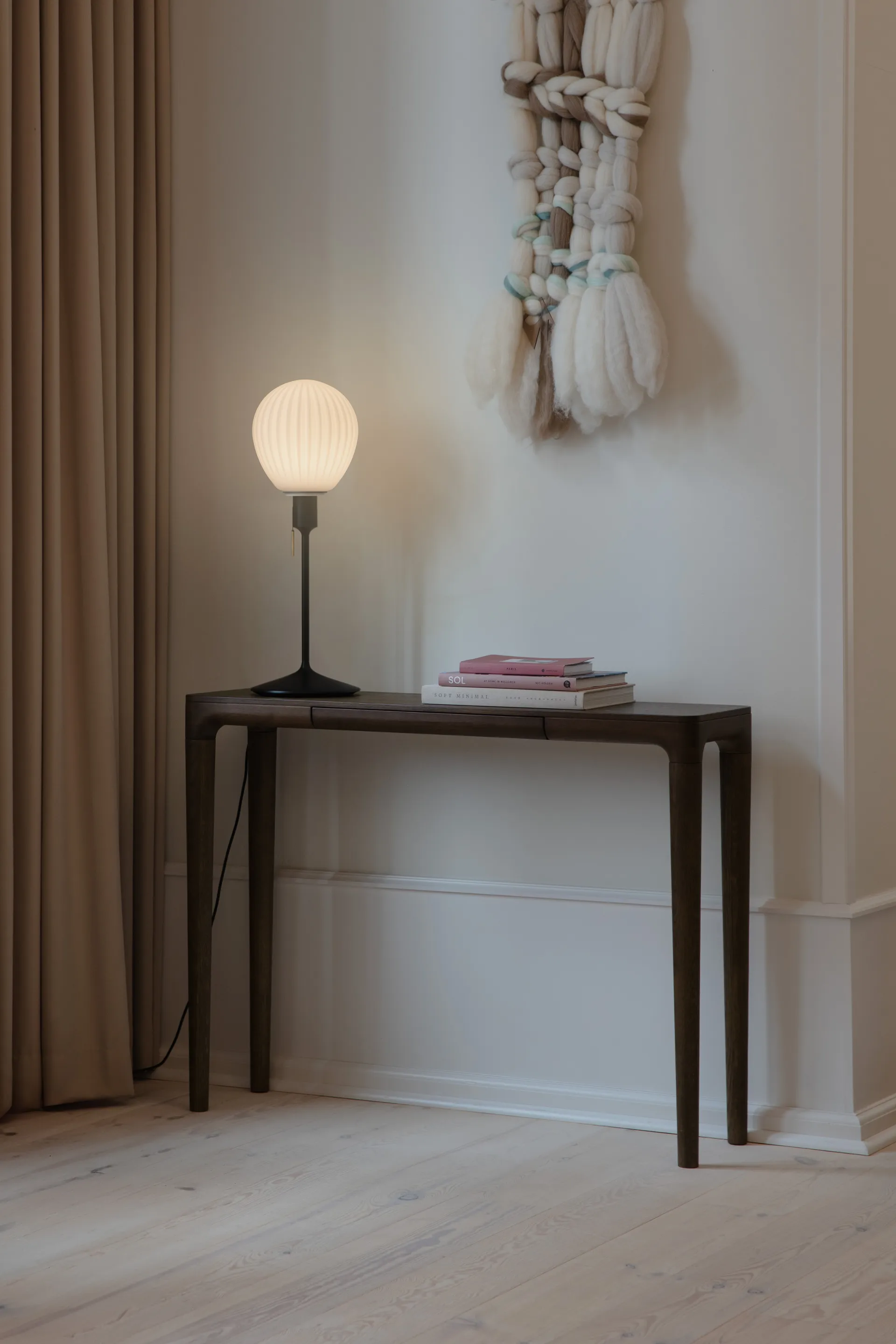 Around The World bordlampe, Sort Umage