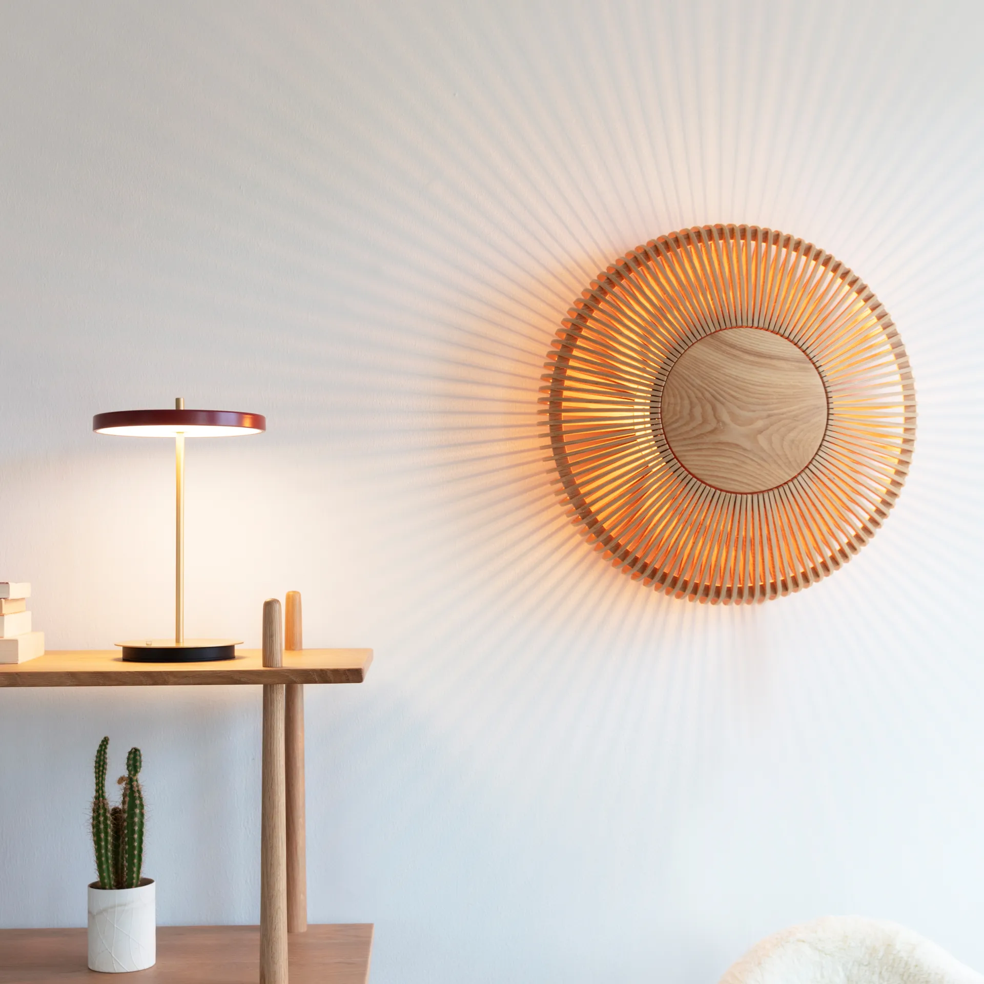 Asteria Move bordlampe, Ruby red Umage