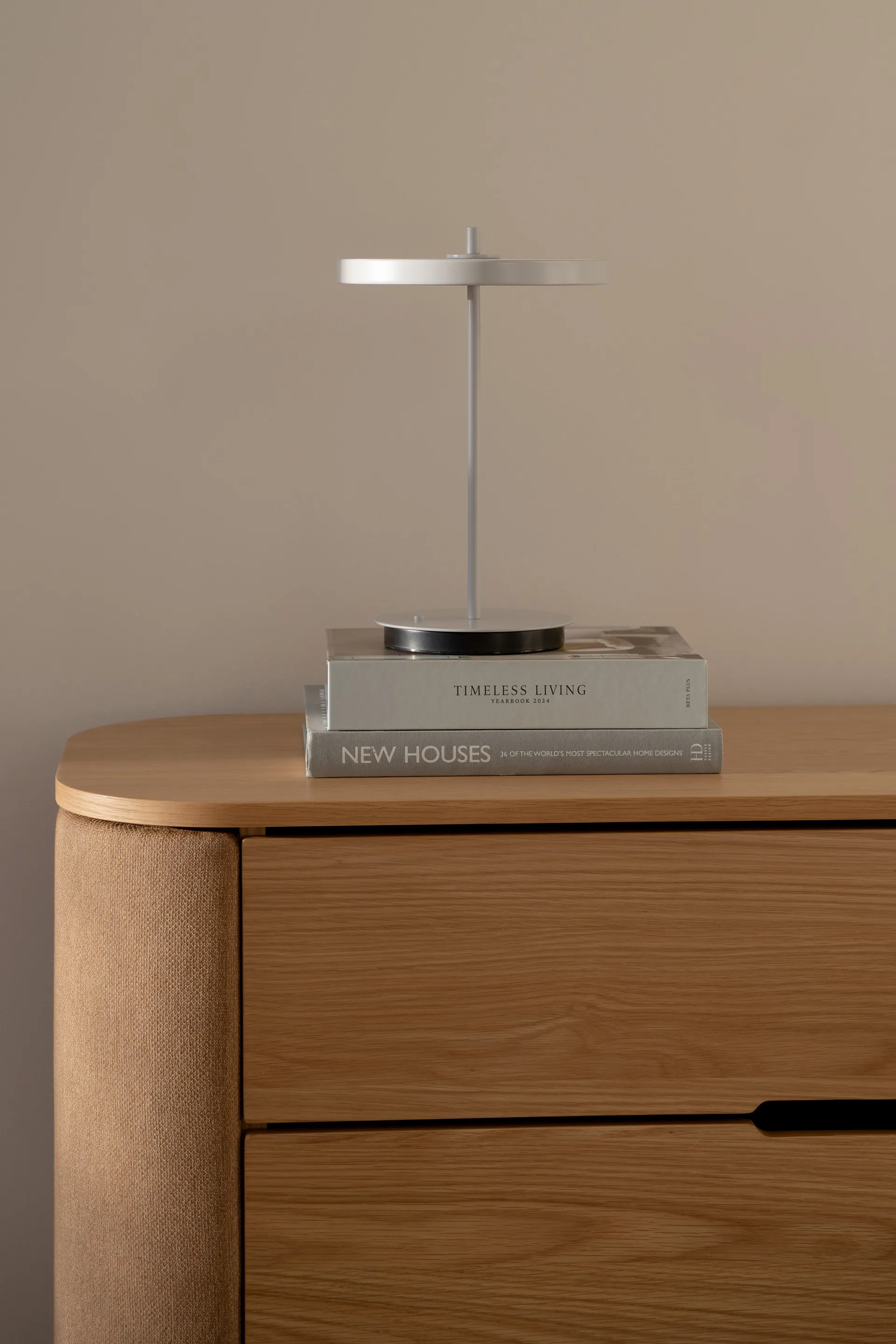 Asteria Move portabel bordlampe, Monochrome-nuance mist Umage