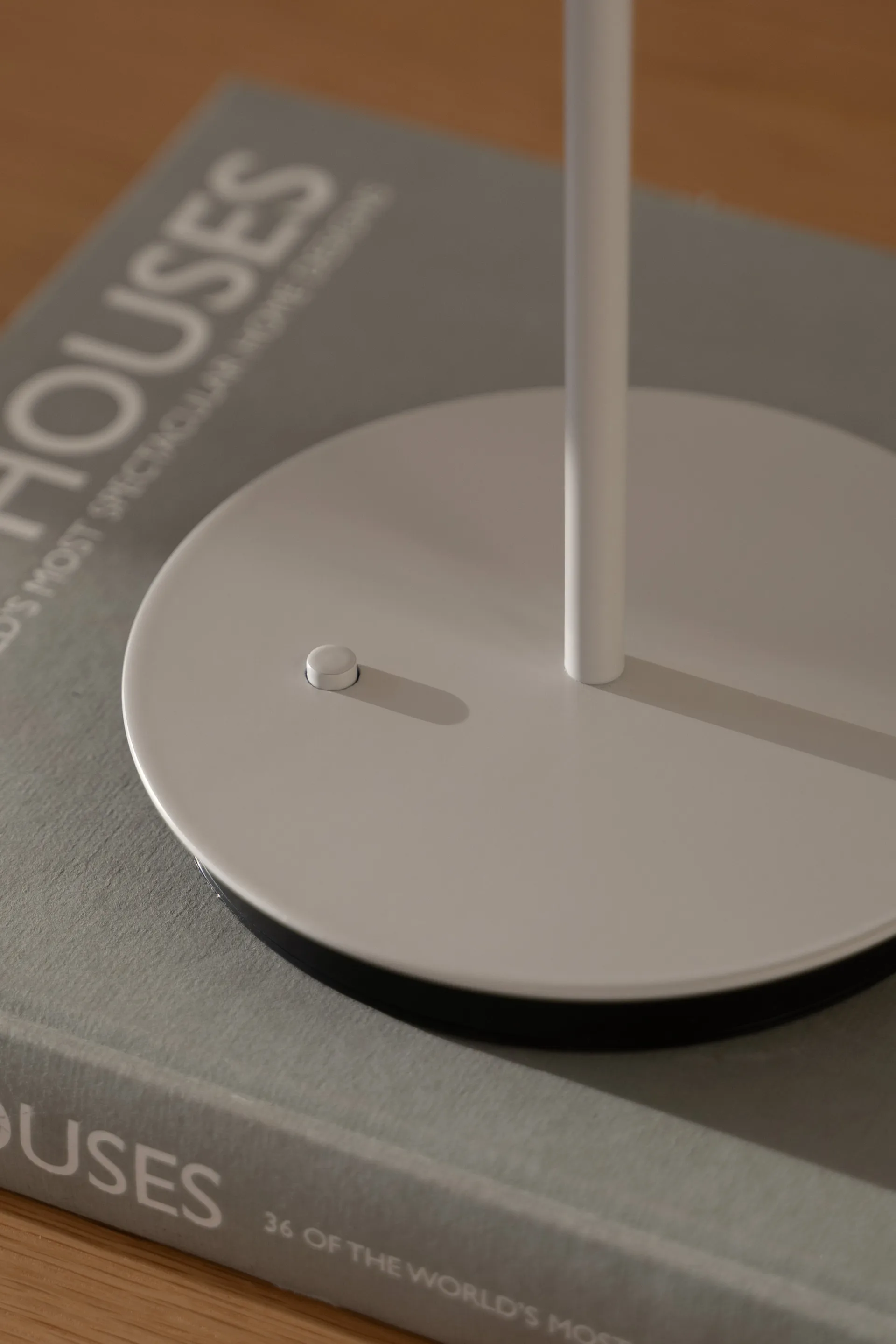 Asteria Move portabel bordlampe, Monochrome-nuance mist Umage