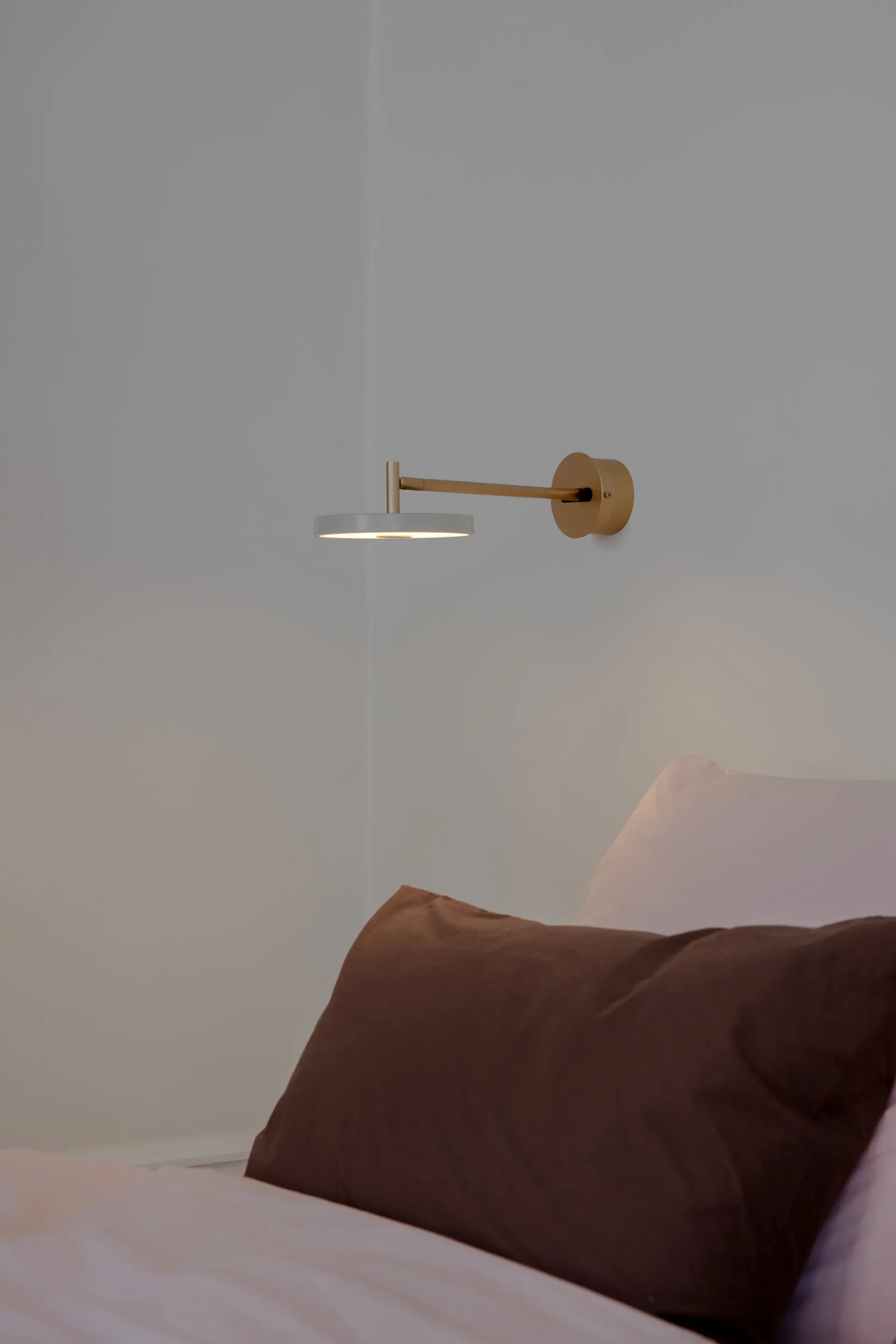 Asteria Wall væglampe, Long, Nuance mist-brass Umage