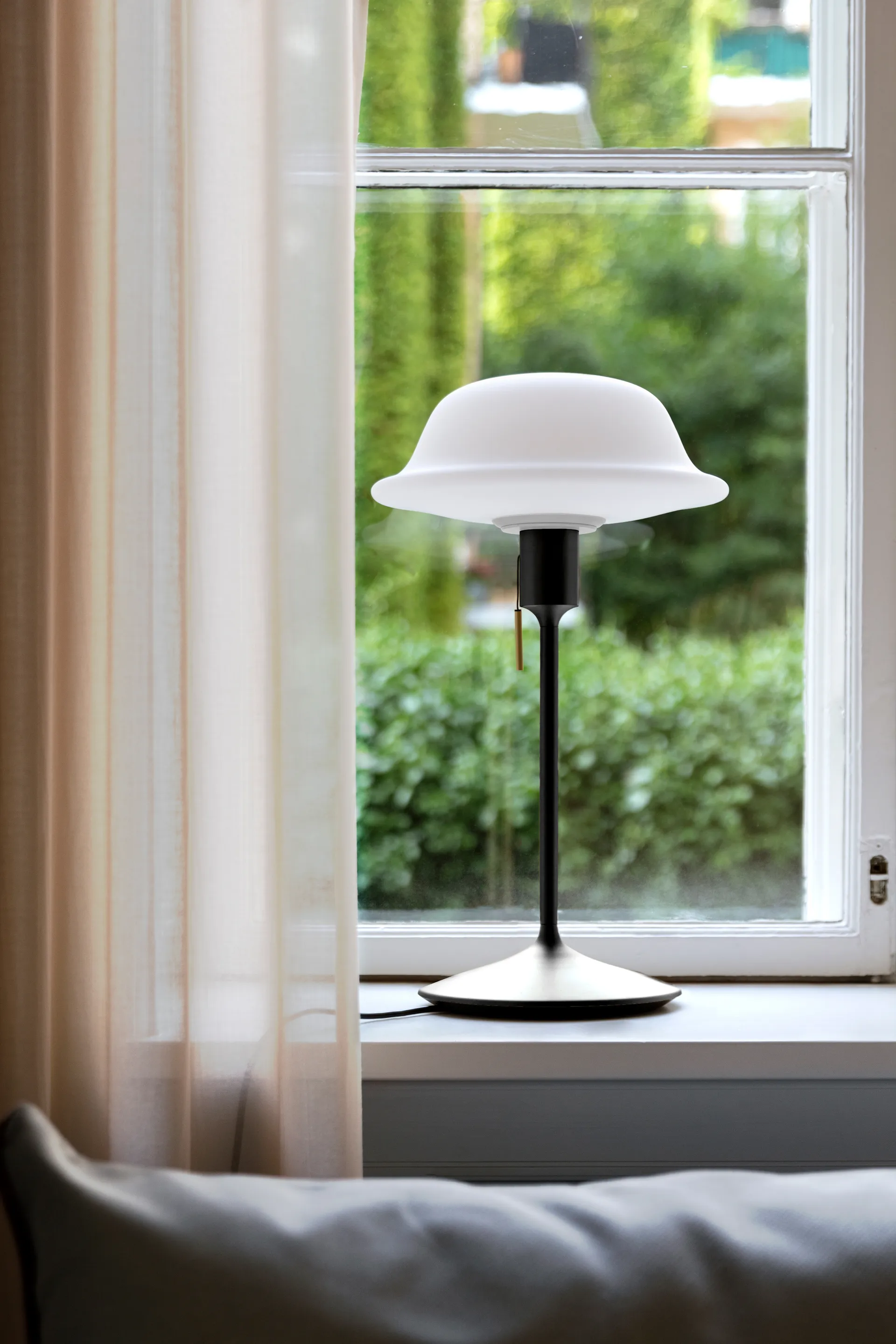Butler bordlampe, Hvid-Sort Umage