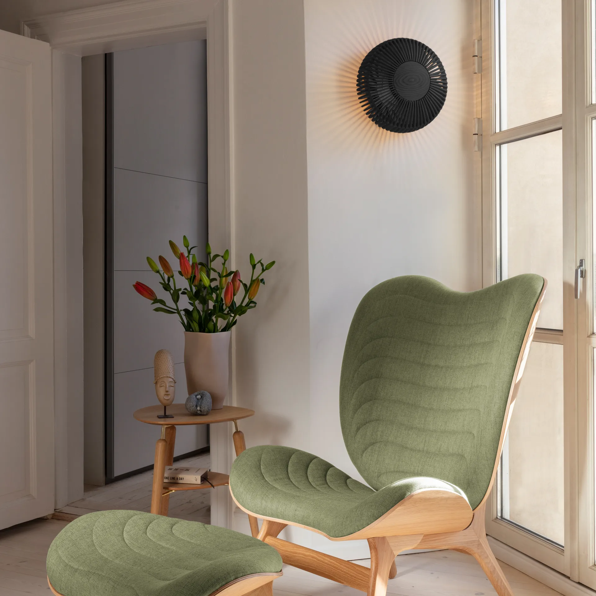 Clava Up væglampe medium, Sort eg Umage