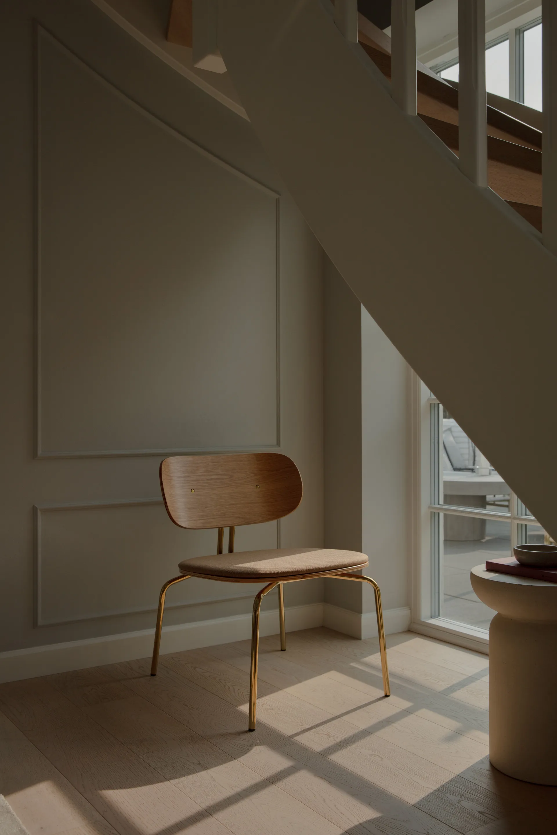 Curious lounge lænestol, Oak-brass Umage