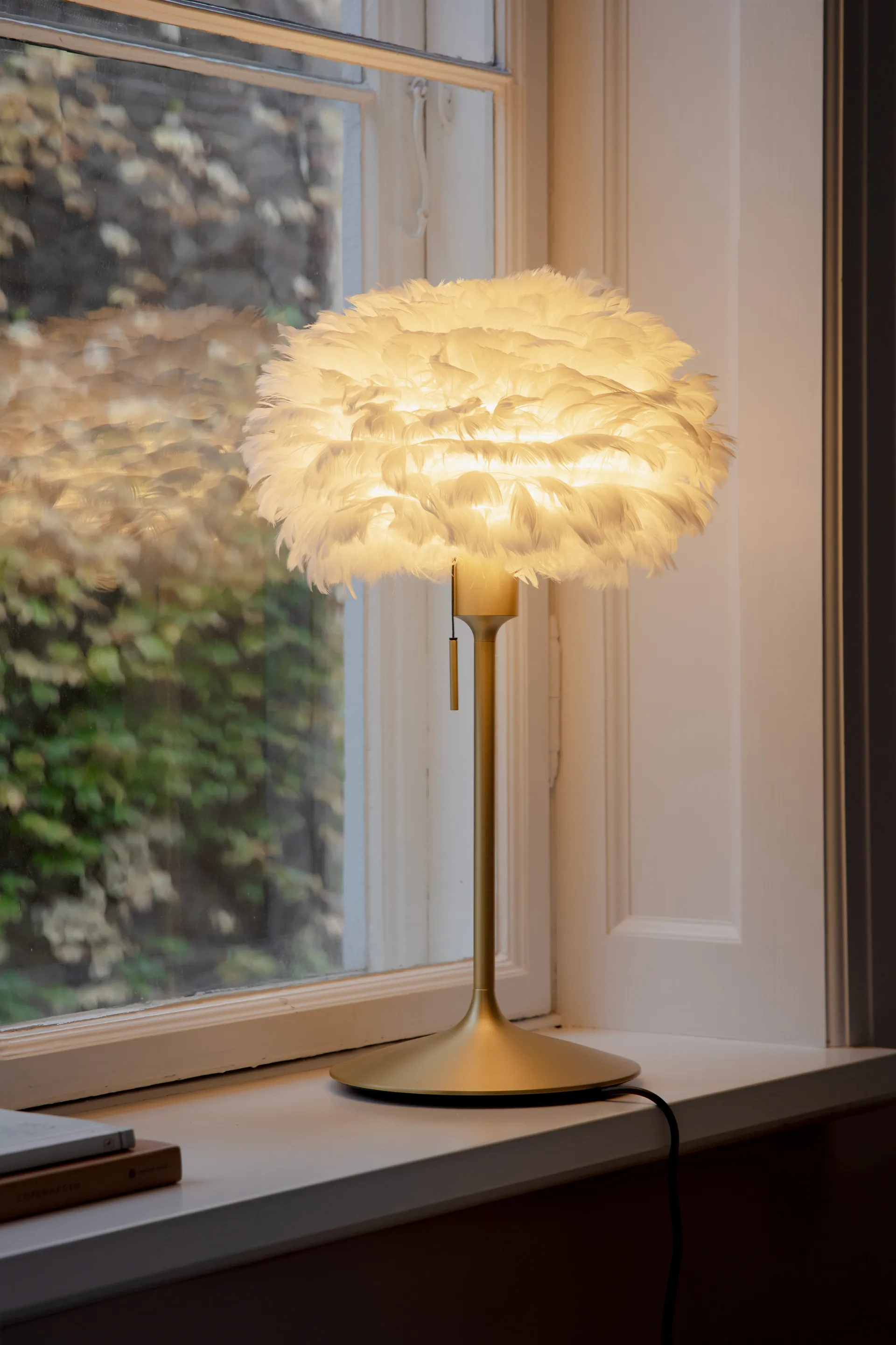 Eos bordlampe mini, Hvid-Børstet messing Umage