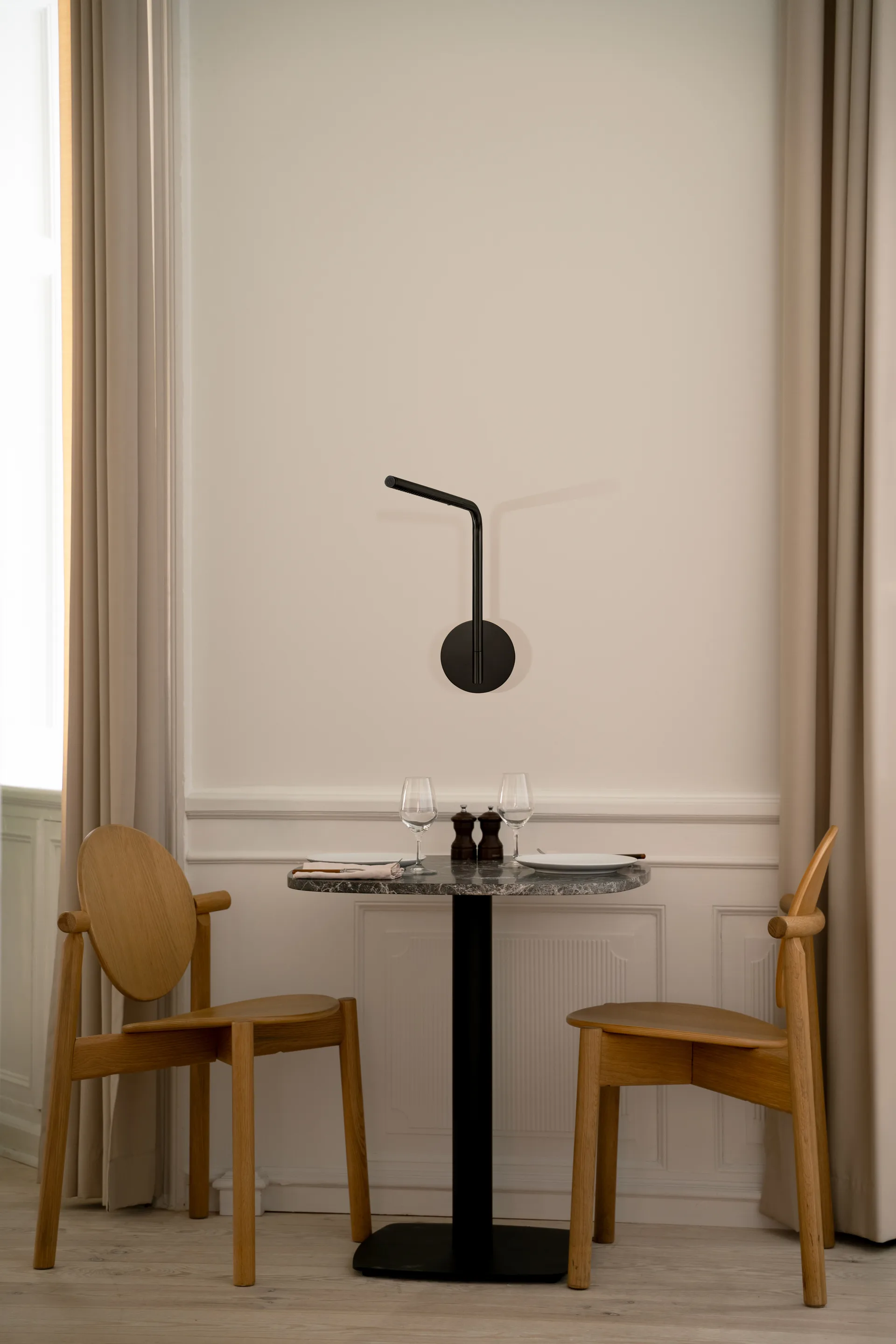 Omni Pivot væglampe, Black Umage