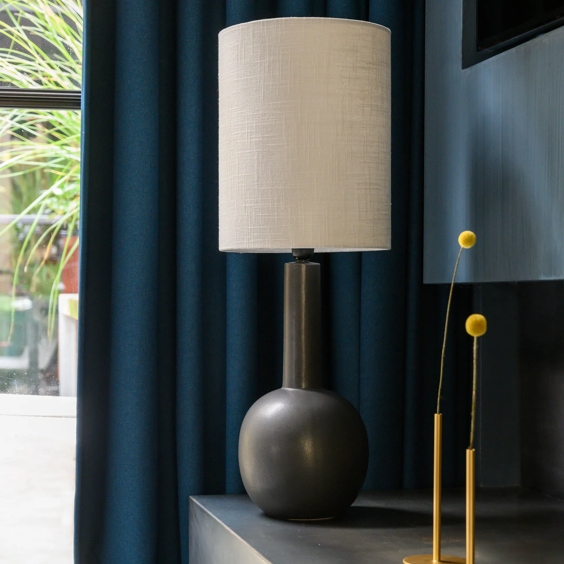 Escape bordlampe 76 cm, Ebony/White URBAN NATURE CULTURE