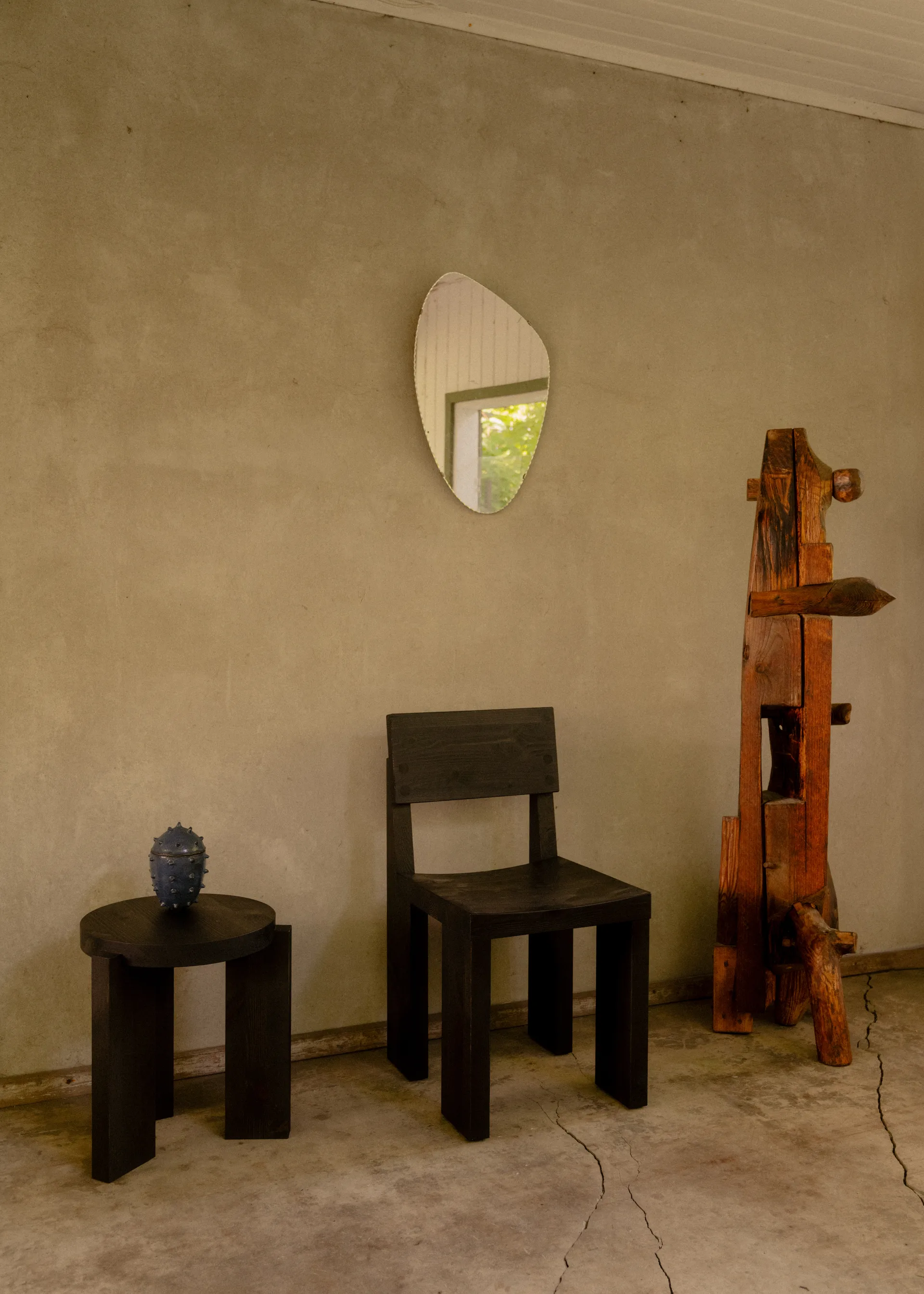 001 Dining Chair stol, Sortbejdset fyrretræ Vaarnii