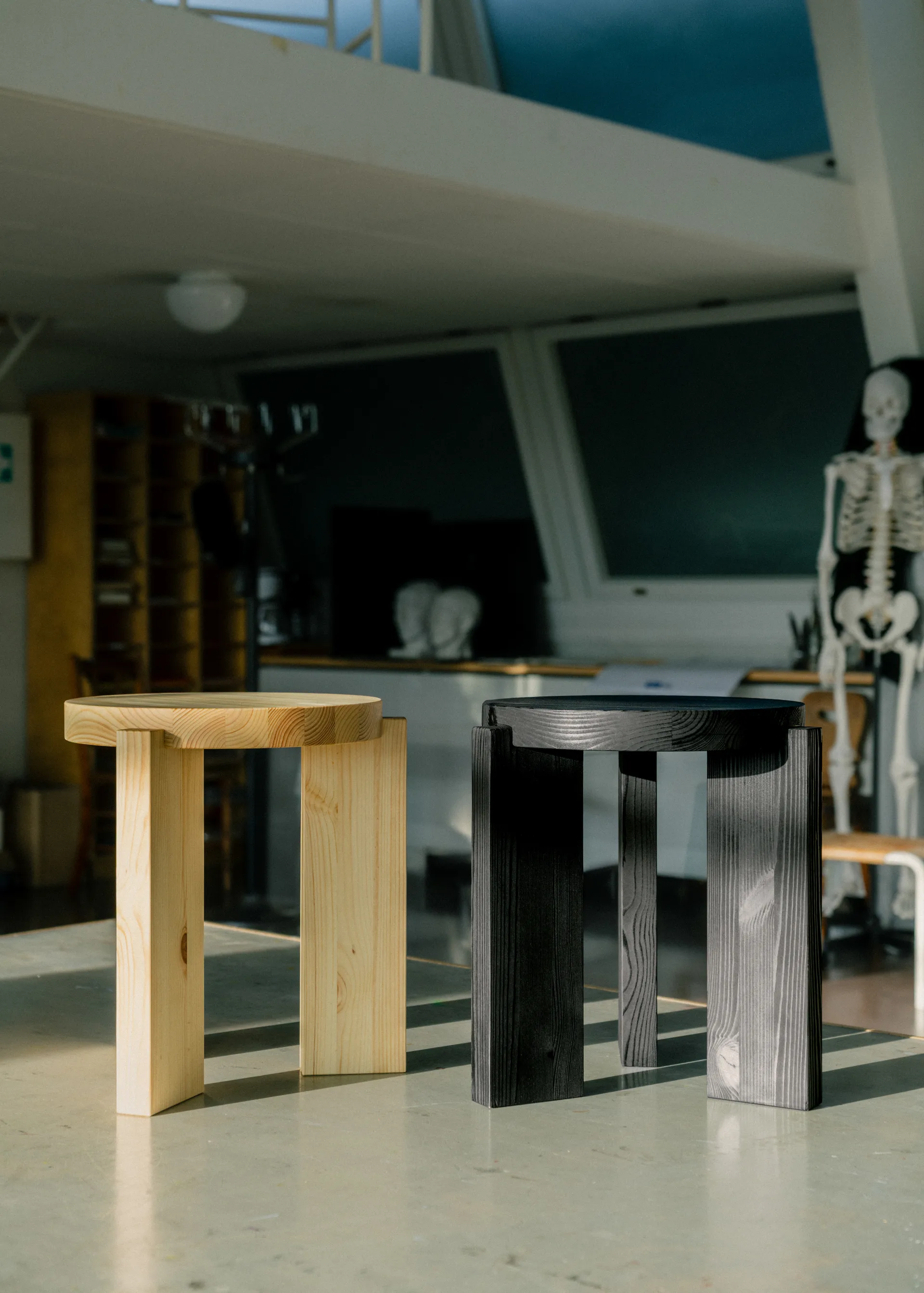 001 Stool skammel, Mat olievokset fyrretræ, Ø40x44 cm Vaarnii