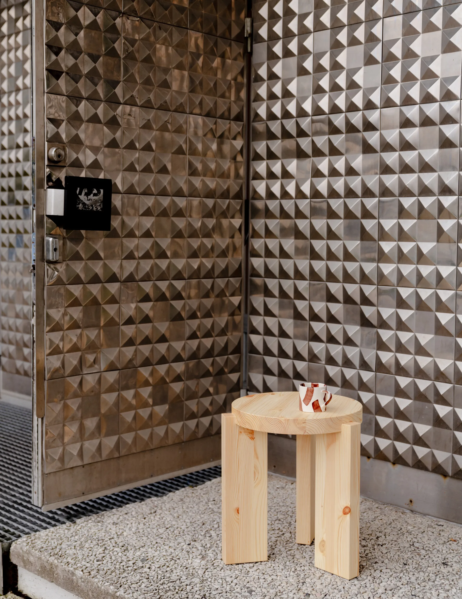 001 Stool skammel, Mat olievokset fyrretræ, Ø40x44 cm Vaarnii