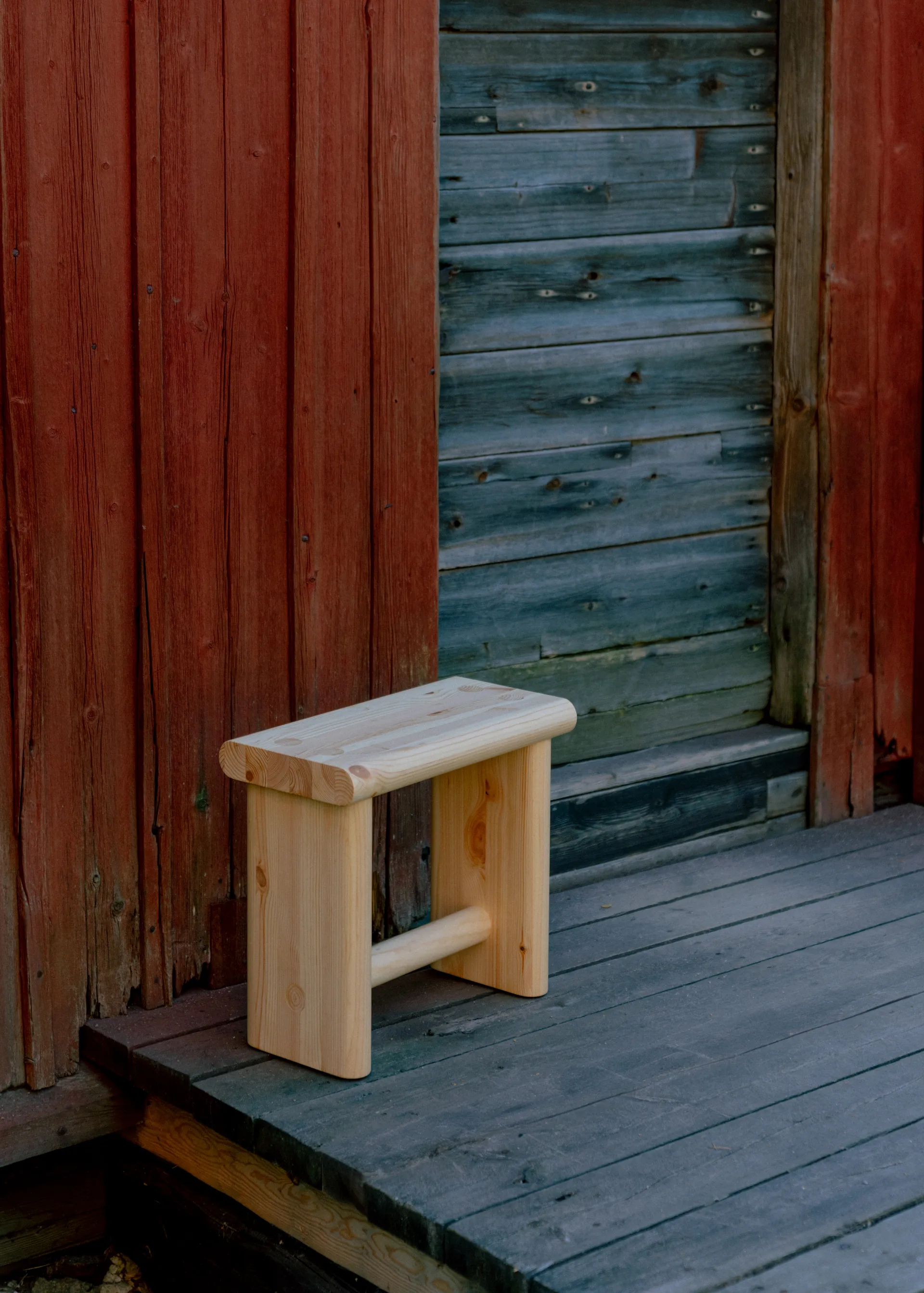 002 Ast Stool skammel, Mat olievokset fyrretræ, 55x26x45 cm Vaarnii