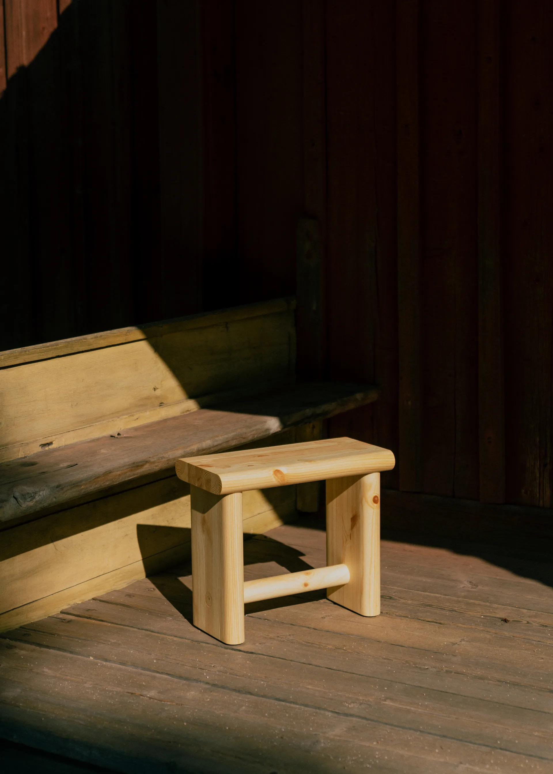 002 Ast Stool skammel, Mat olievokset fyrretræ, 55x26x45 cm Vaarnii