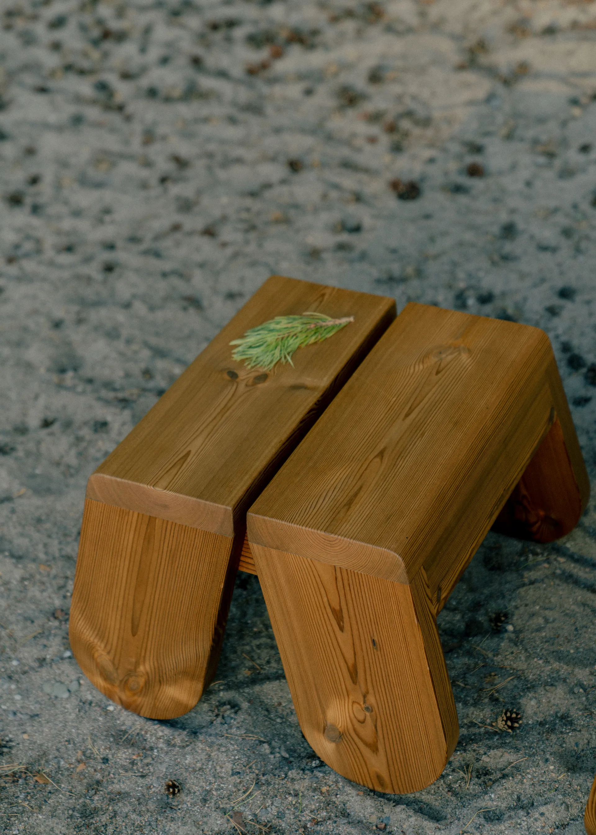 015 Peace Outdoor Foot Stool fodskammel, Varmebehandlet fyrretræ Vaarnii