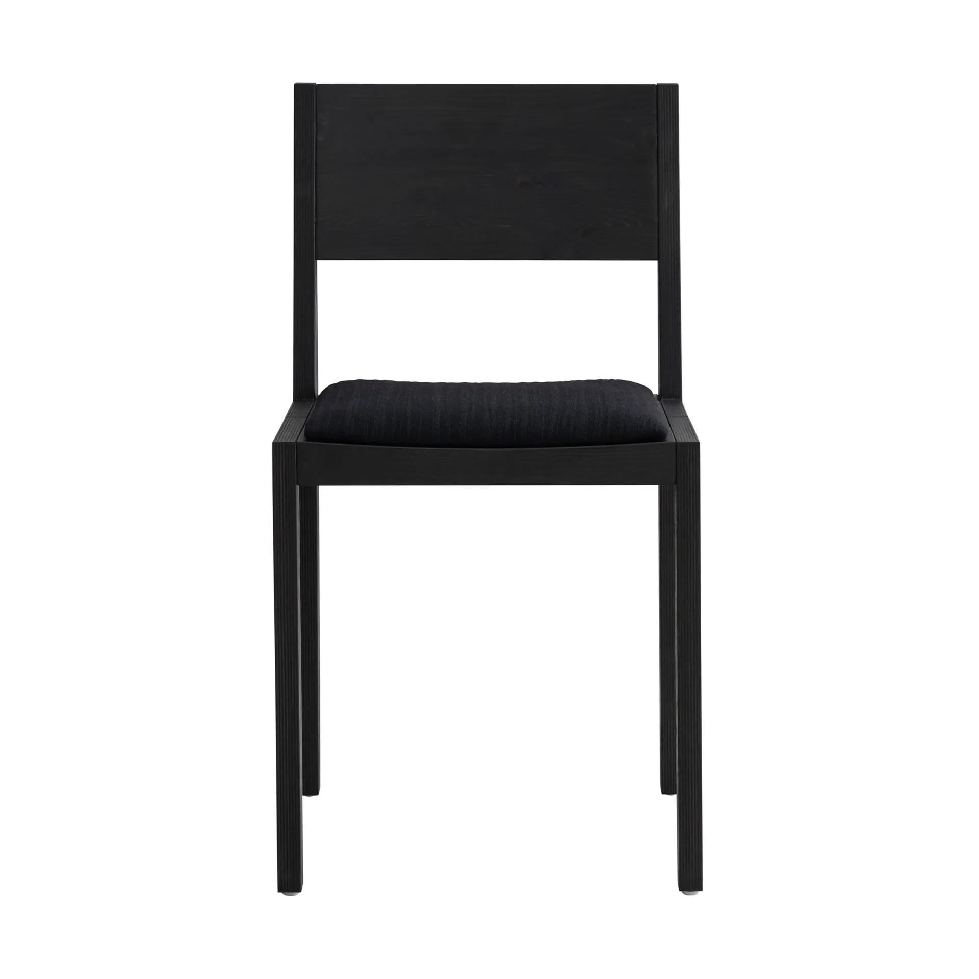 016 Maasto Dining Chair stol, Sortbejdset fyrretræ, polstret sæde sort Vaarnii