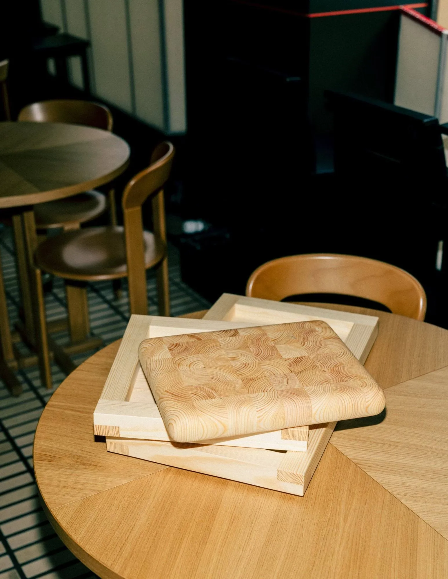 019 Syy Chopping Board skærebræt, Paraffinoliebehandlet fyr, medium 26x35x5 cm Vaarnii
