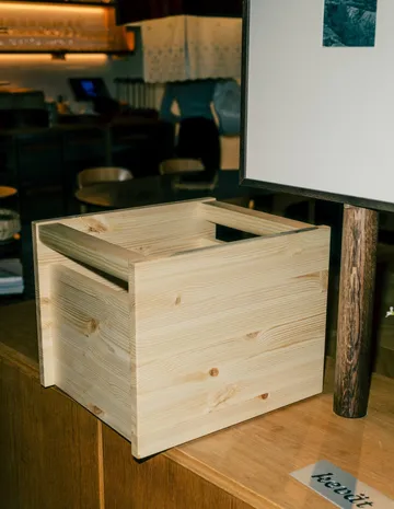 020 Koppa Crate opbevaringskasse - Olievokset fyr, large 38x43x36 cm - Vaarnii