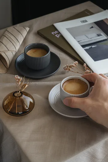 Duga espressokop med underkop 4-pak - Hvid, sandgrå, antracit, sort - Vargen & Thor