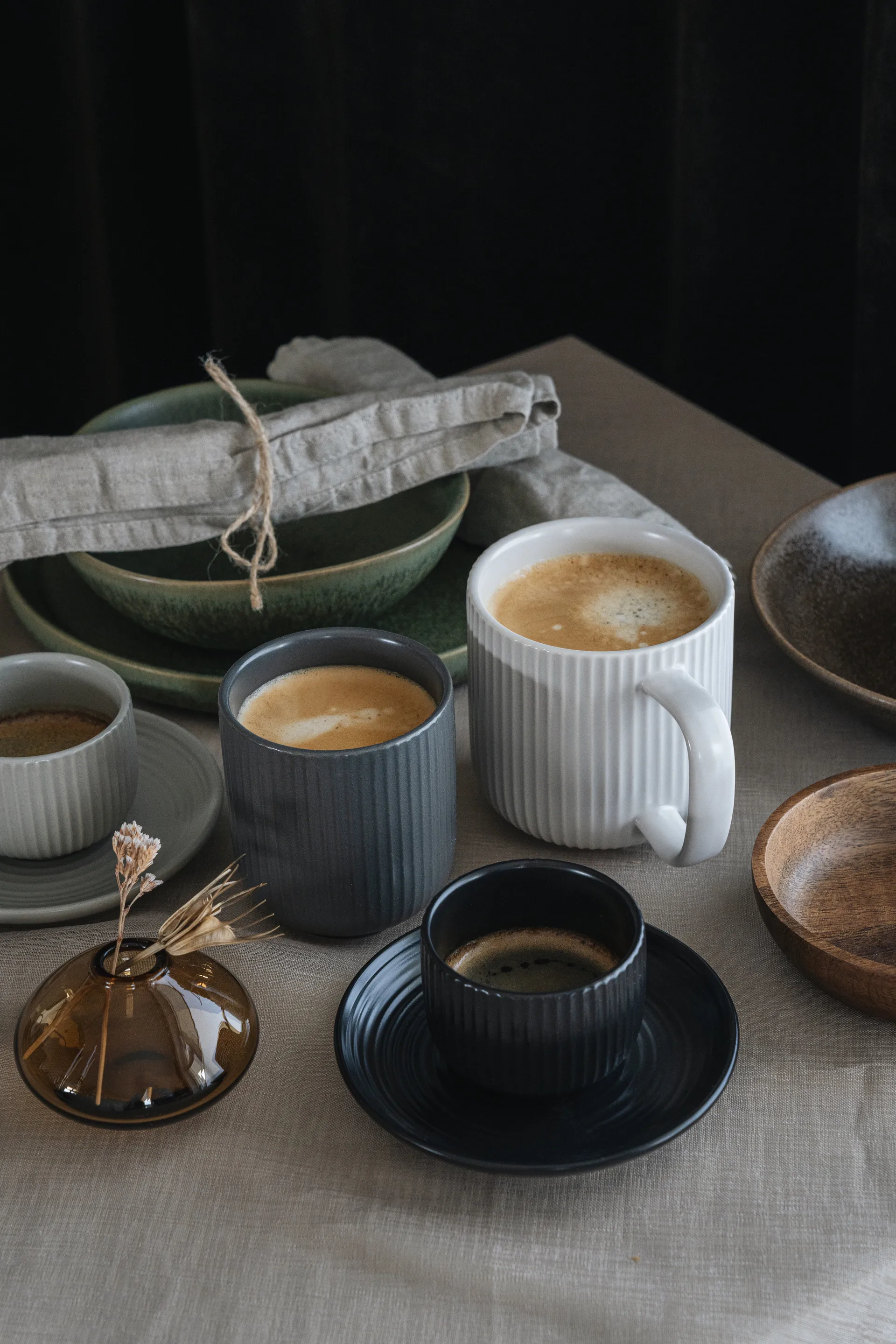 Duga espressokop med underkop 4-pak, Hvid, sandgrå, antracit, sort Vargen & Thor