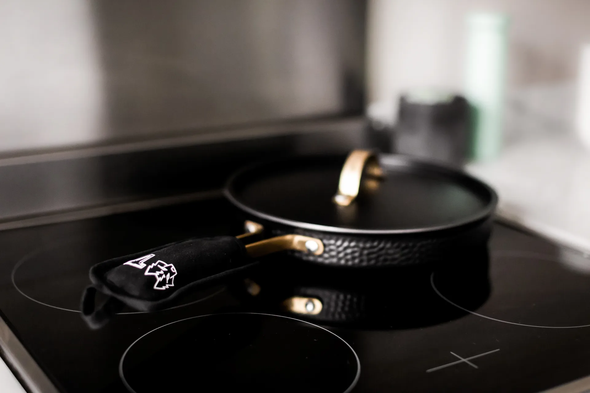 Ulla varmebeskyttelse, Sort Vargen & Thor