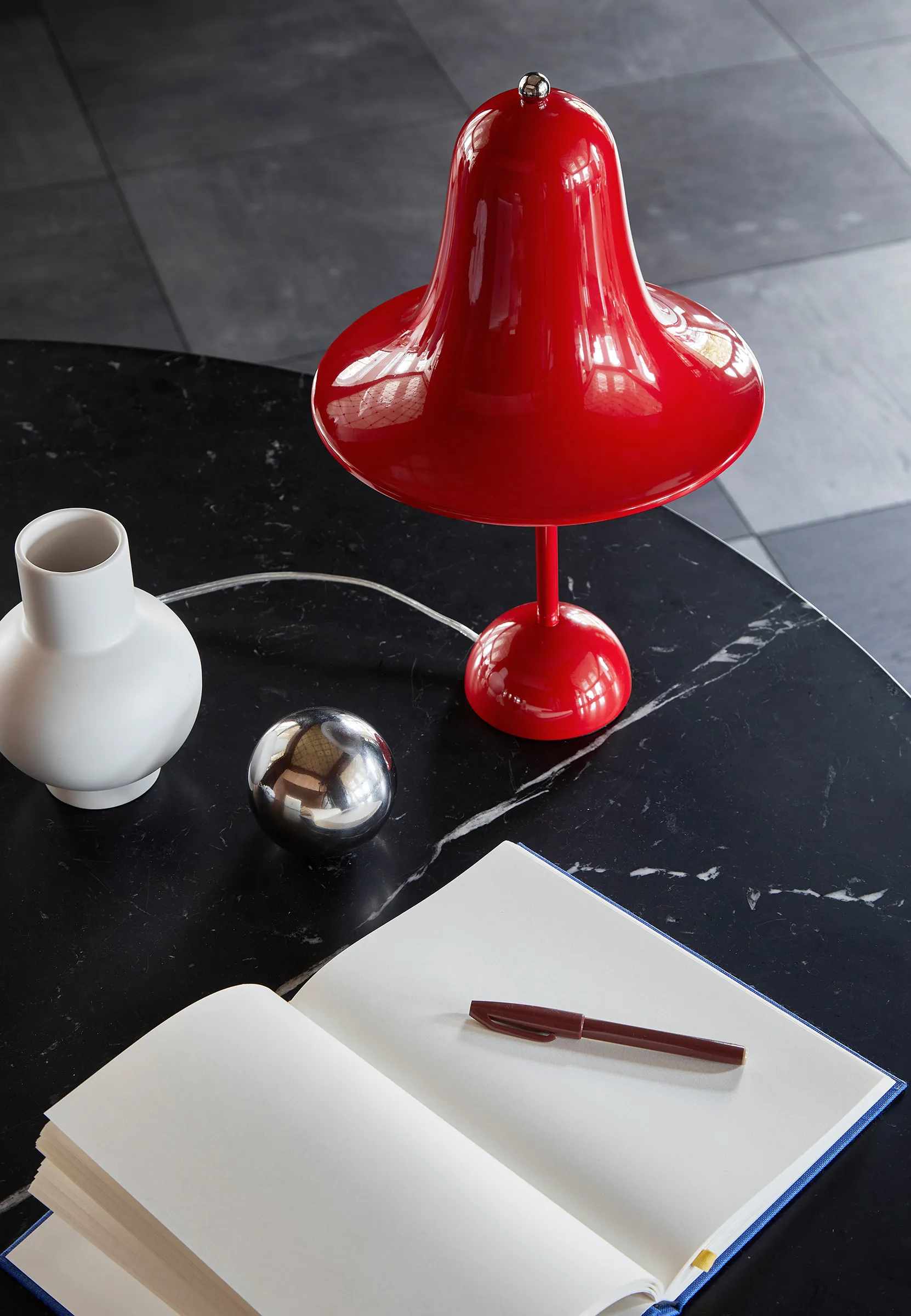 Pantop bordlampe Ø23 cm, Bright Red Verpan