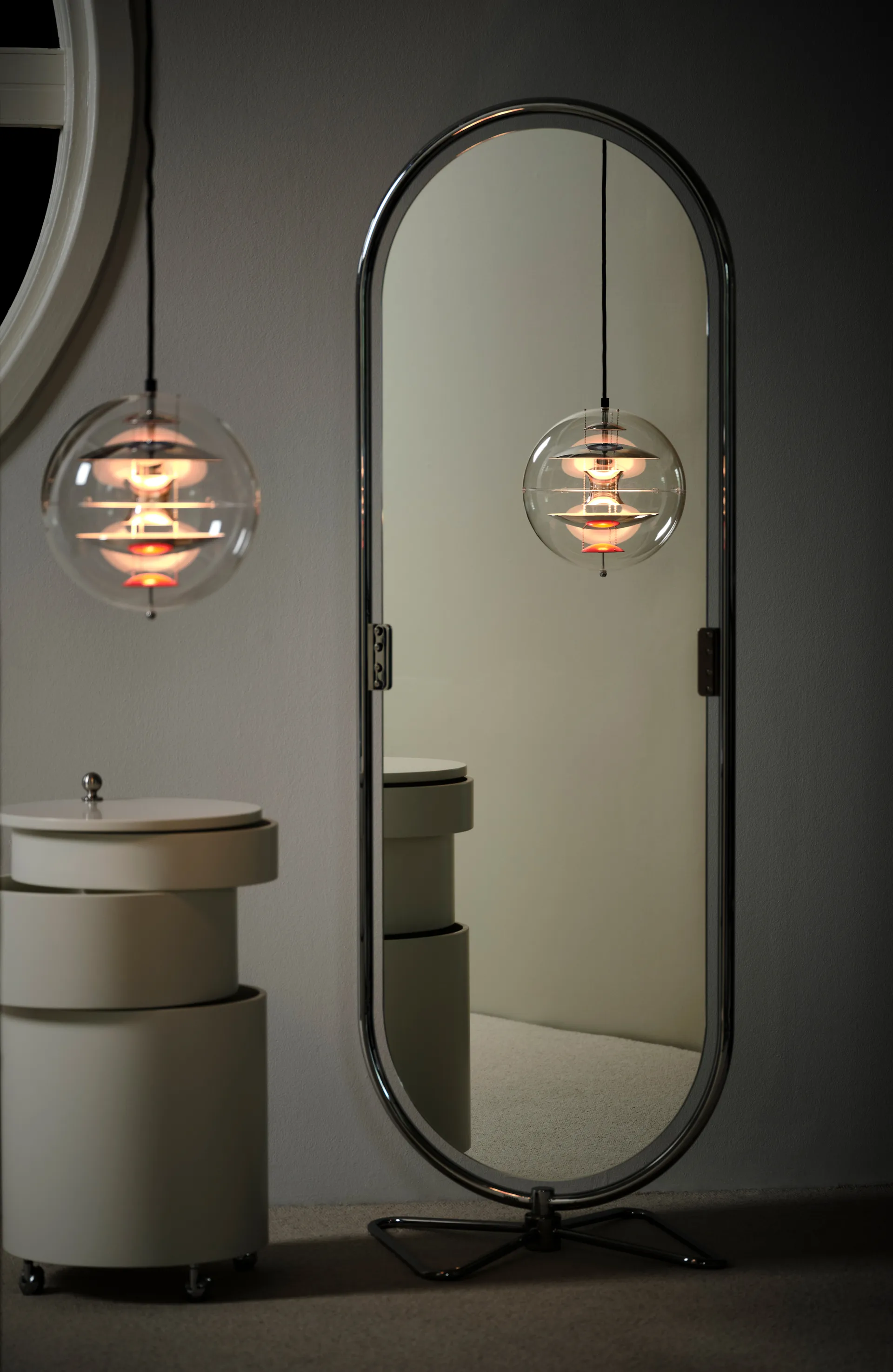 VP Globe loftslampe Ø28 cm, Chrome/Red/Blue Verpan