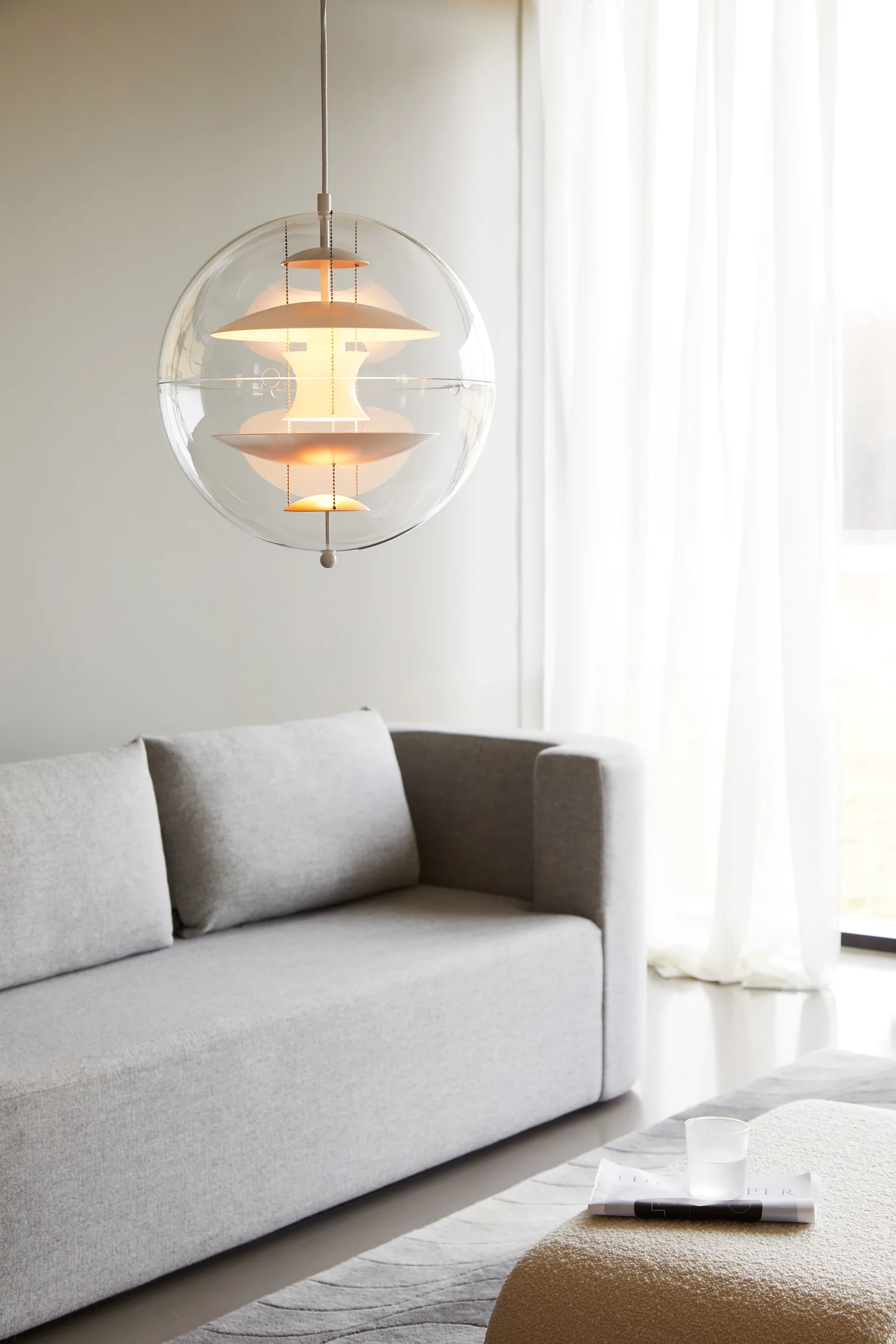 VP Globe Warm Peach loftslampe, Ø40 cm Verpan