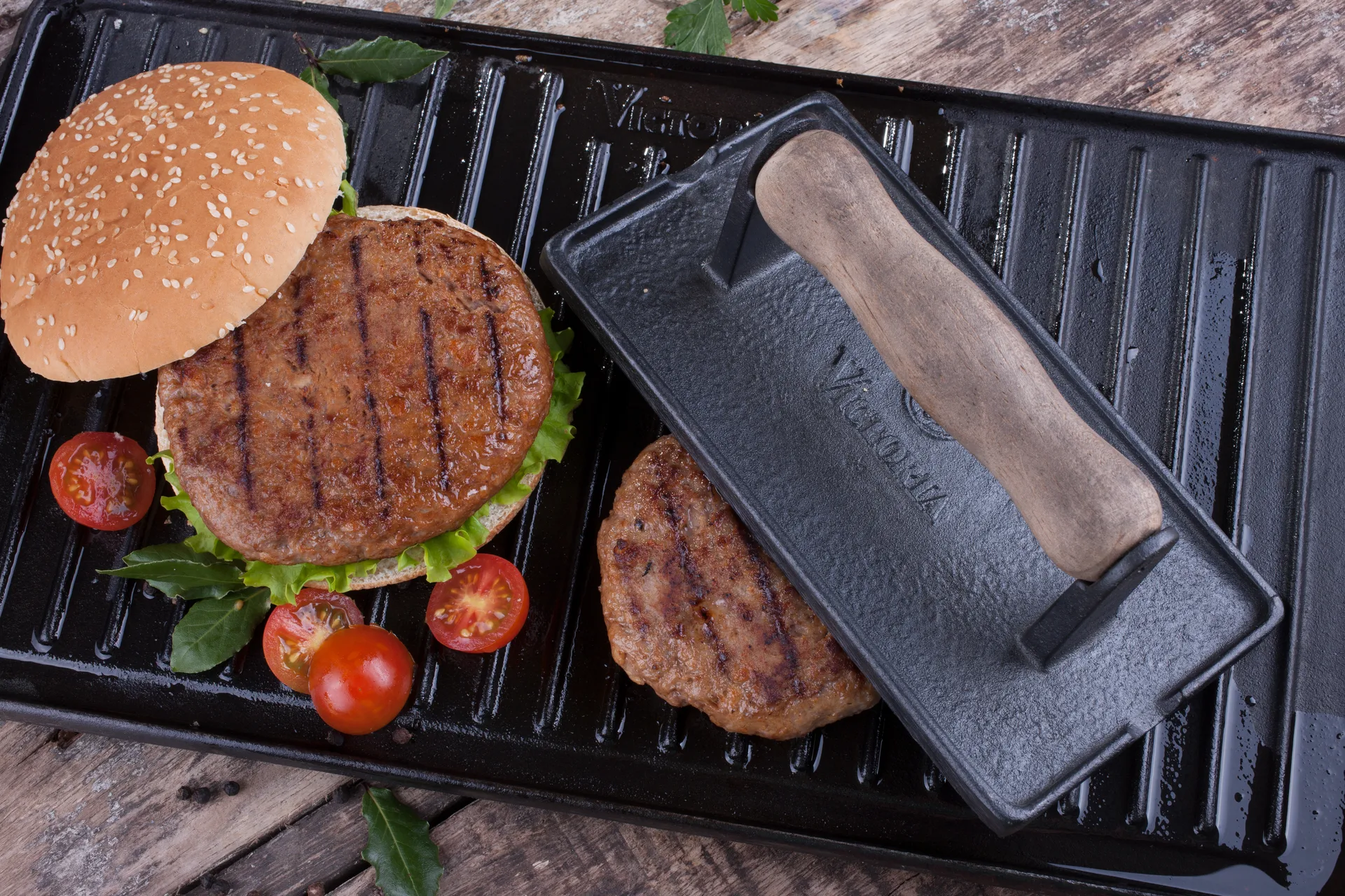 Bacon- og grillpress støbejern med træhåndtag, 21x11 cm Victoria