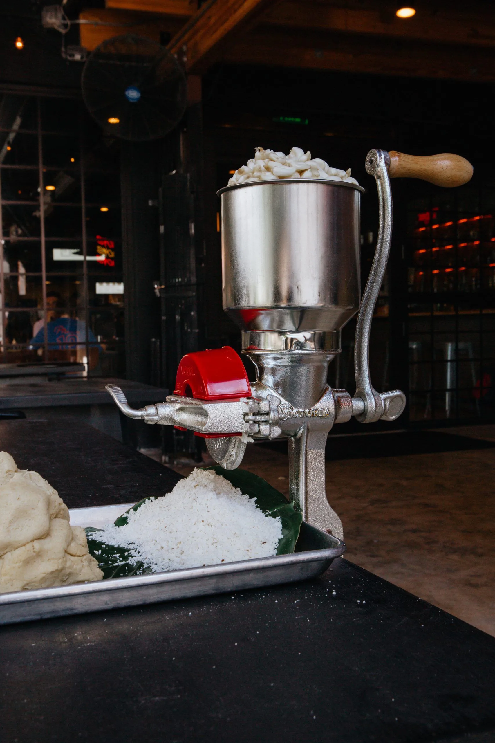 Manuel Kværn støbejern, Stål-rød Victoria