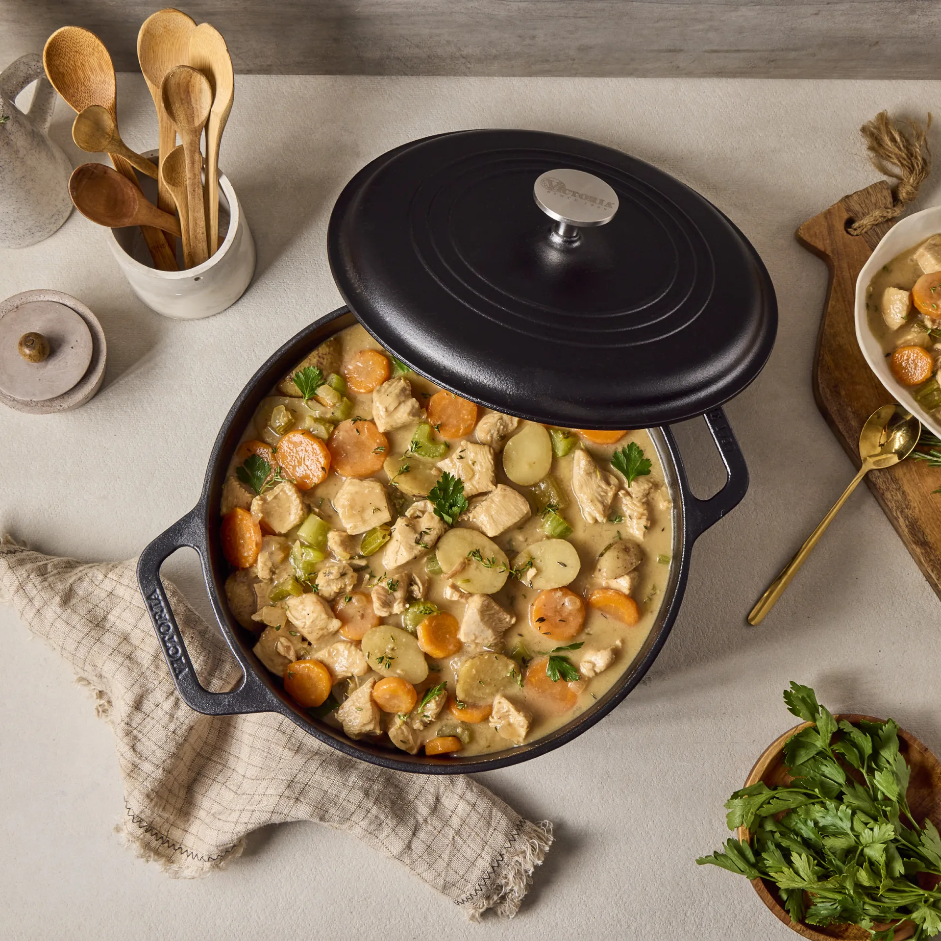 Støbejernsgryde Ø26 cm, 5,7 L Victoria