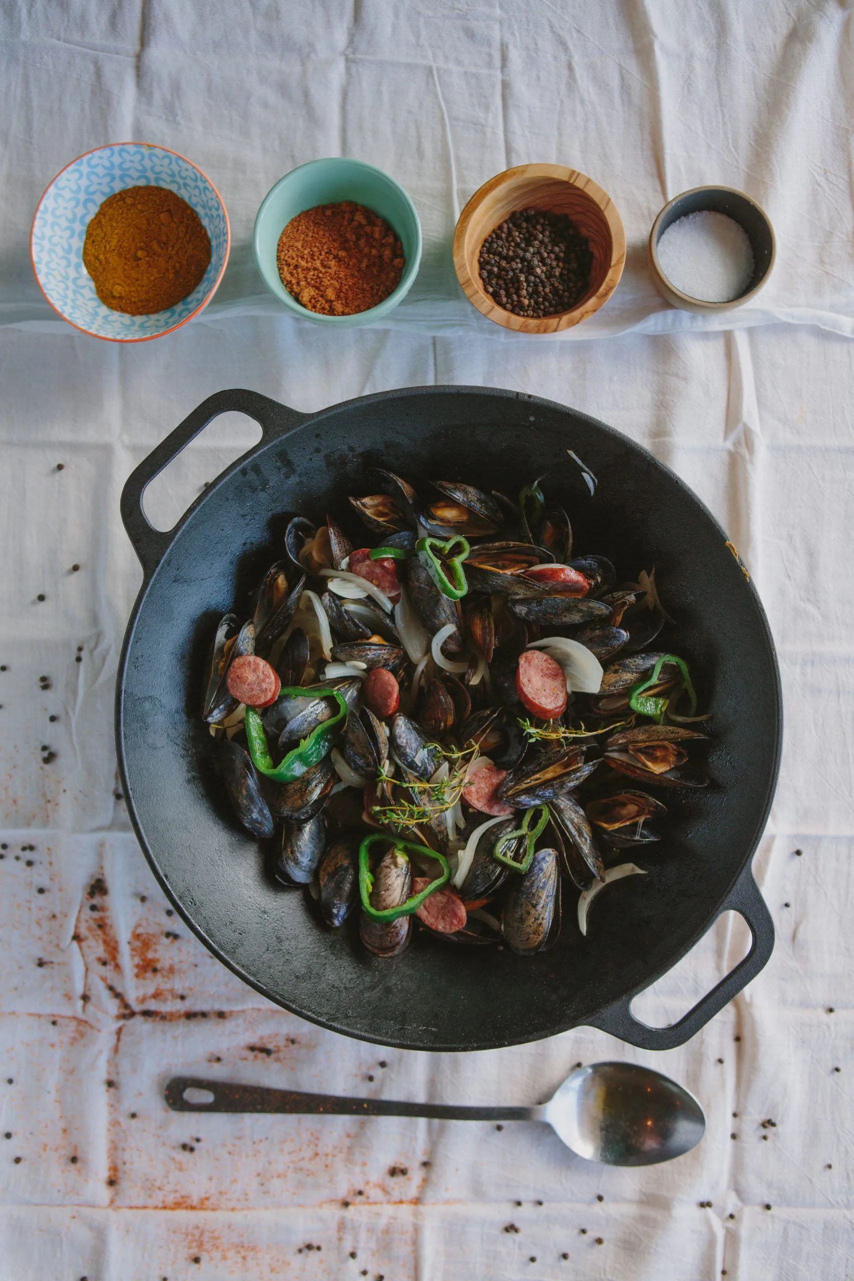 Wokpande støbejern 36 cm, Sort Victoria