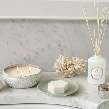 Maison Blanc 3-wick Tin duftlys 40 timer - Laguna - Voluspa
