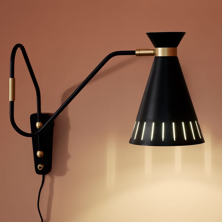 Cone væglampe, black noir, messingdetaljer Warm Nordic