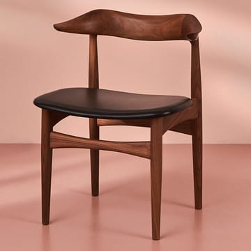 Cow Horn stol - læder sort, stel i valnød - Warm Nordic