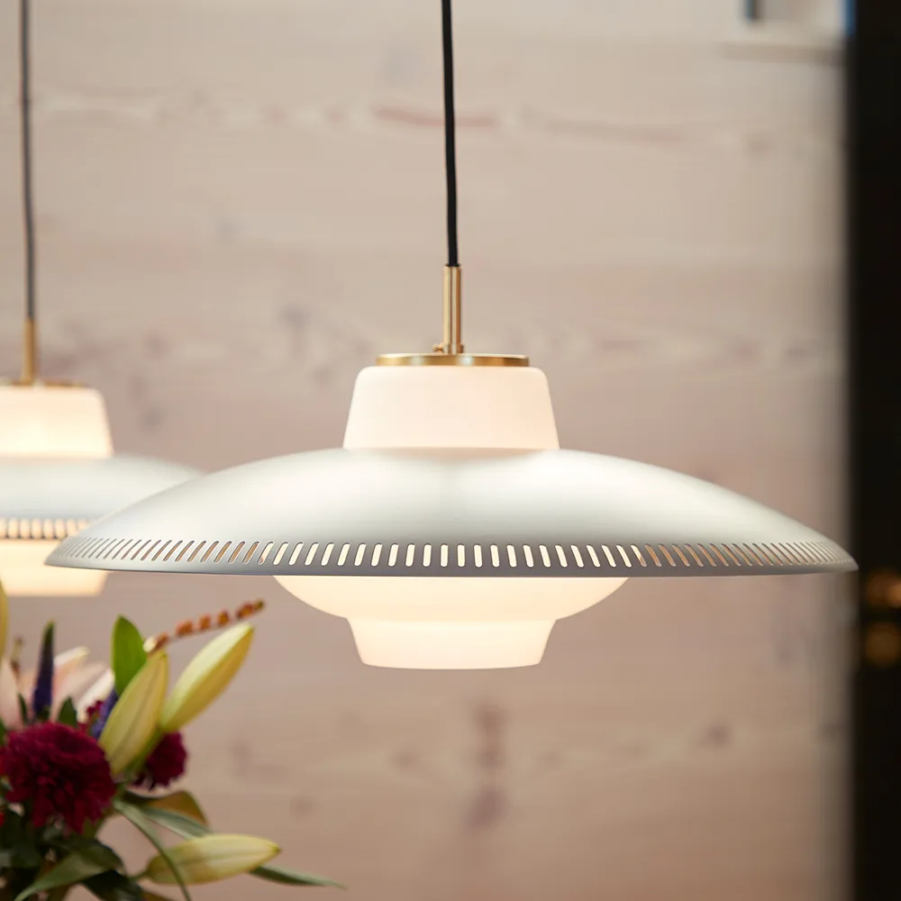 Opal Shade pendel, black noir, sandblæst opal Warm Nordic