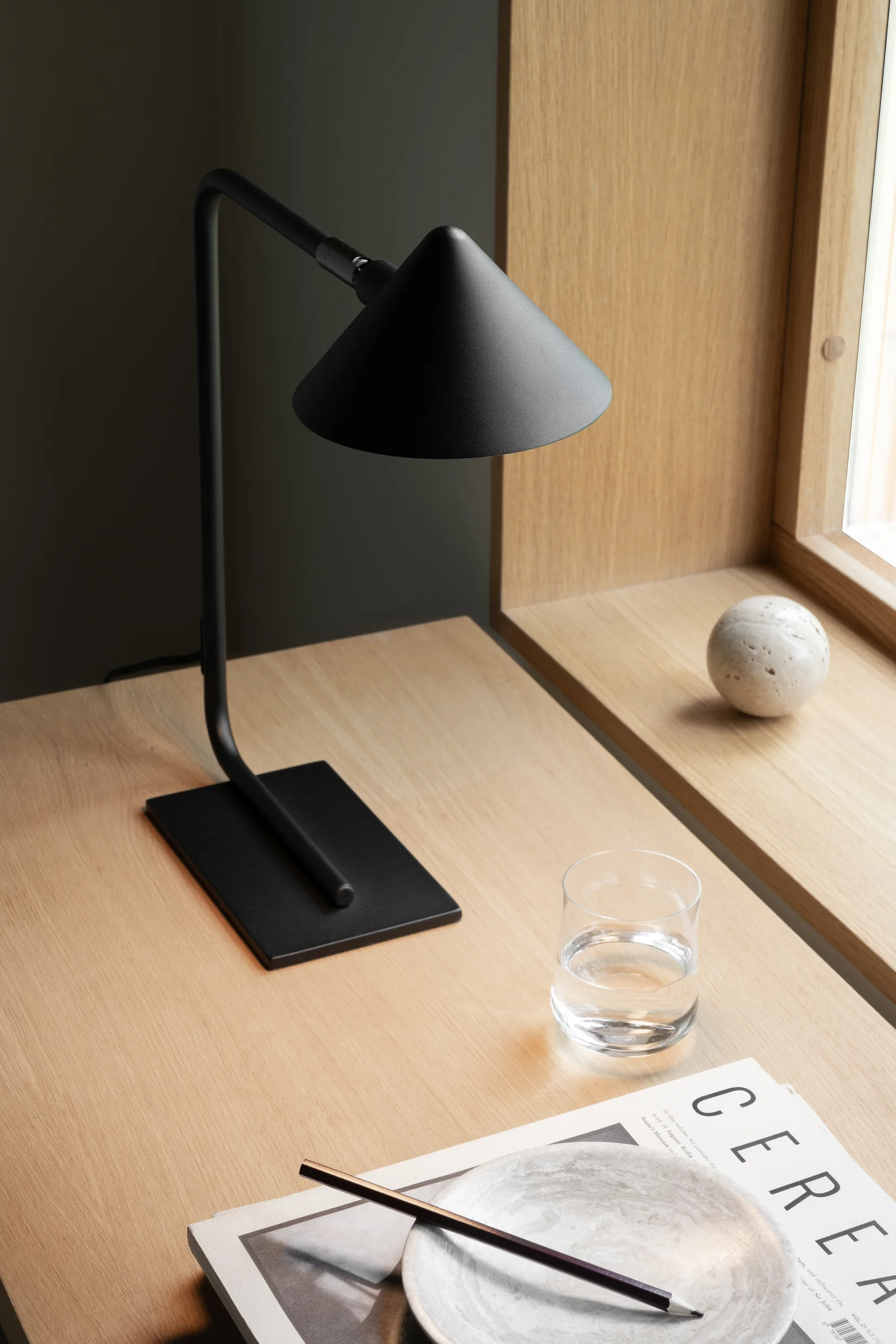 Kuro bordlampe, Black, Ø14 x 40 cm Watt & Veke