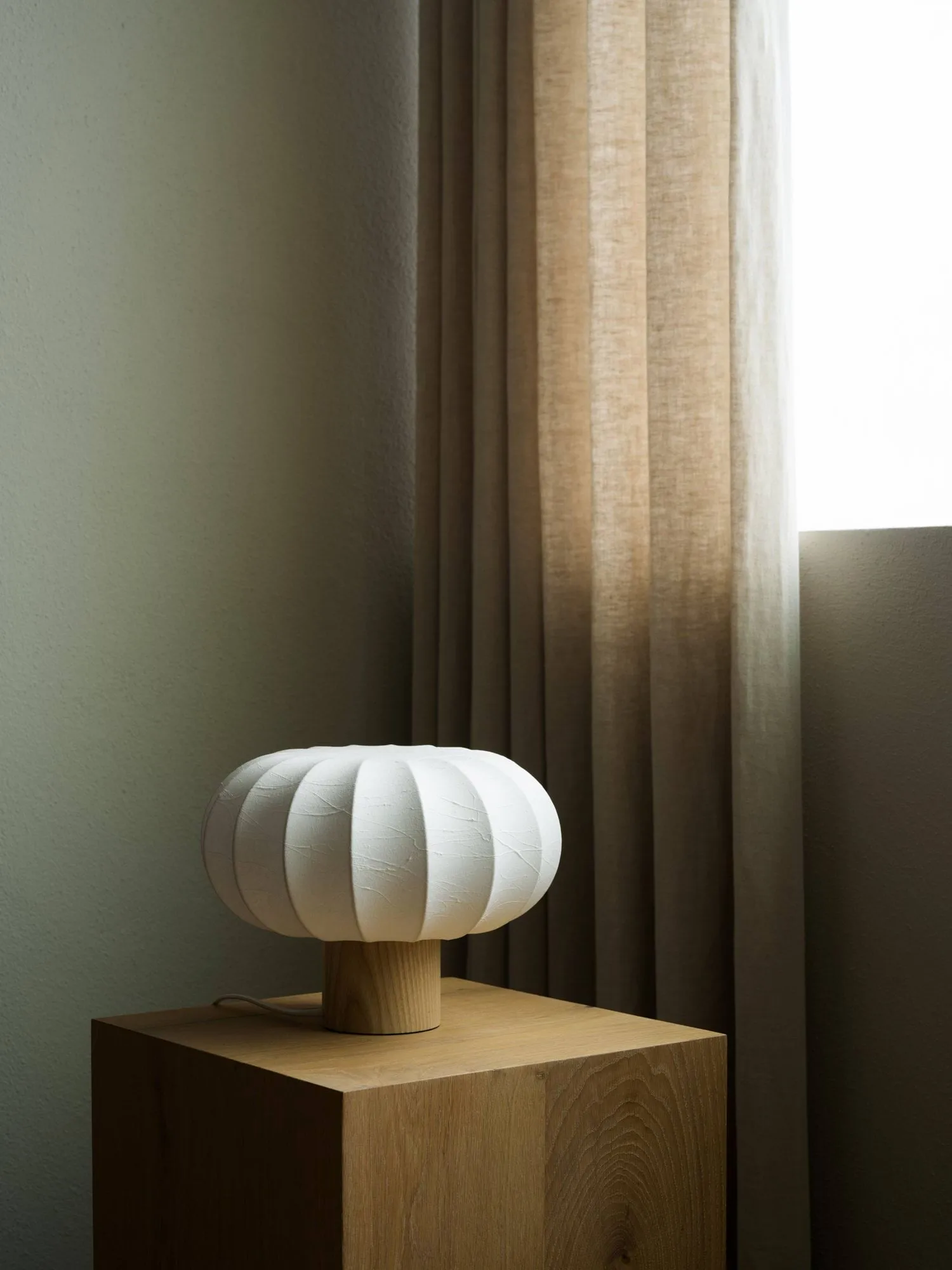 Lunari bordlampe, White-Natural ash, Ø32x24cm Watt & Veke