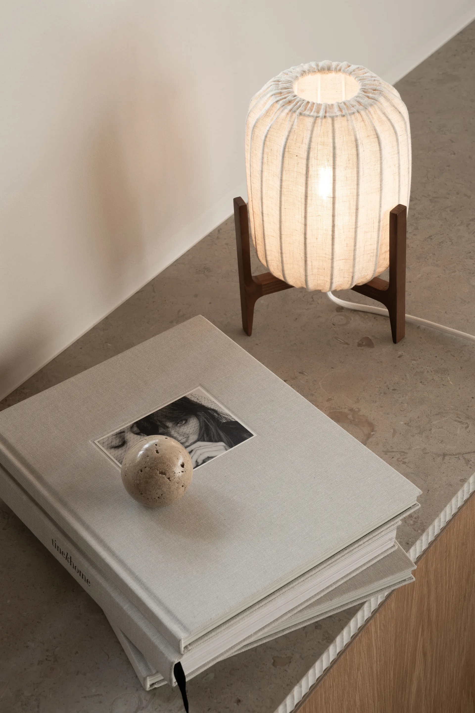 Prisma bordlampe, Dark ash-Natural, Mini Ø16×24,3 cm Watt & Veke