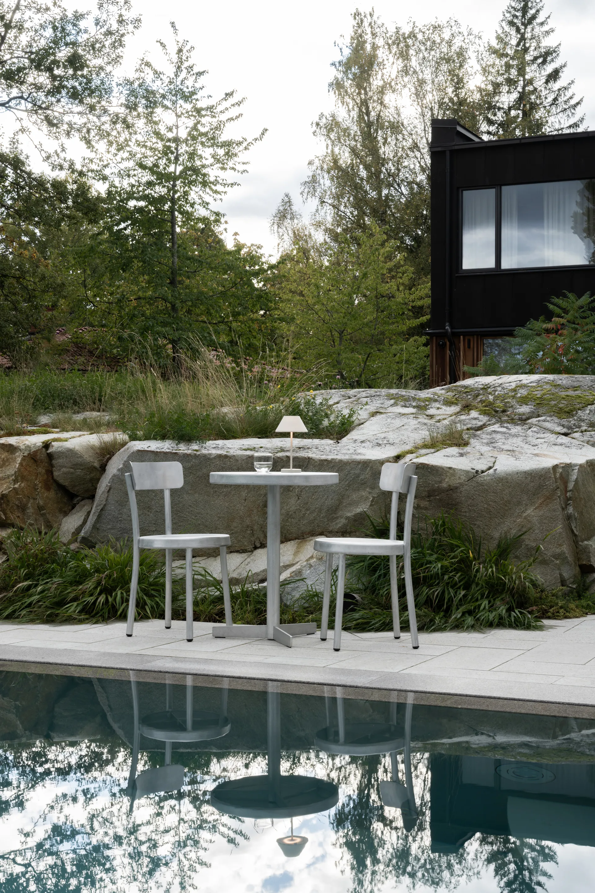 Teya bordlampe portable, Offwhite, Ø15x26 cm Watt & Veke