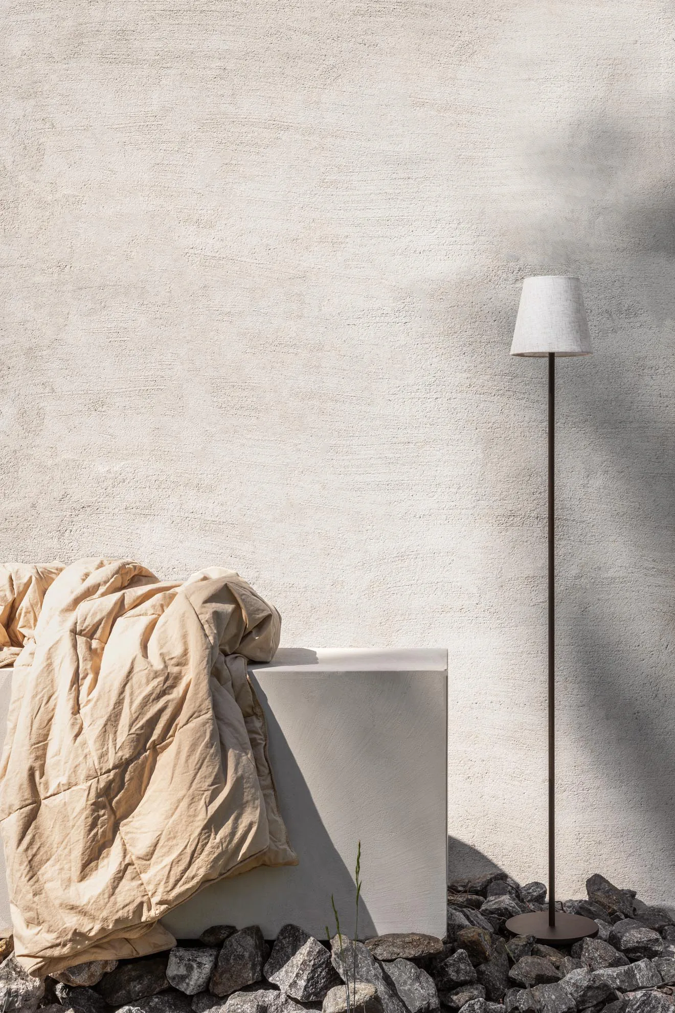 Tyra floor bærbar gulvlampe Ø14 cm, Coffee Watt & Veke