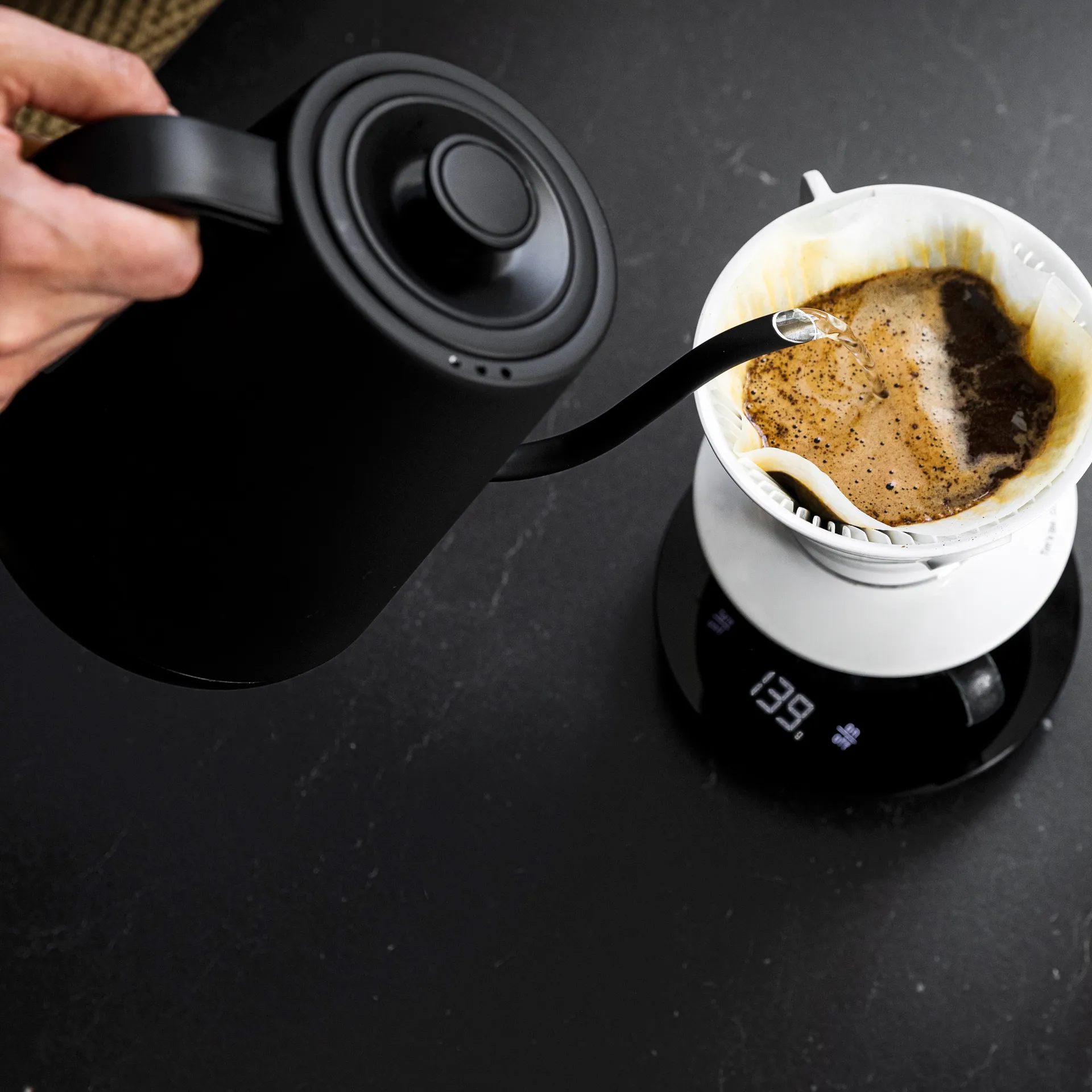 WSPOK-1000B pour over vandkedel, Mat sort Wilfa