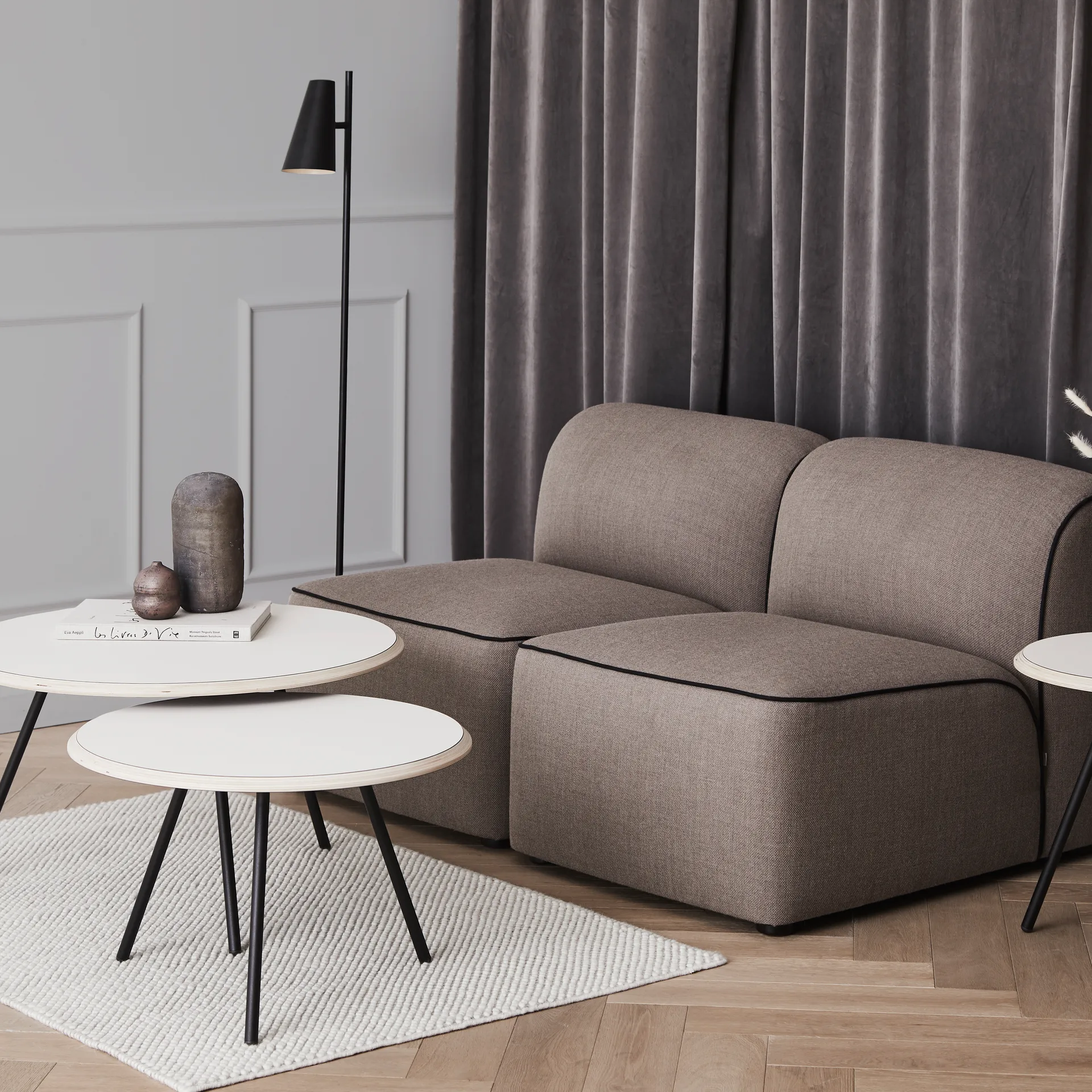 Cono gulvlampe, Sort Woud