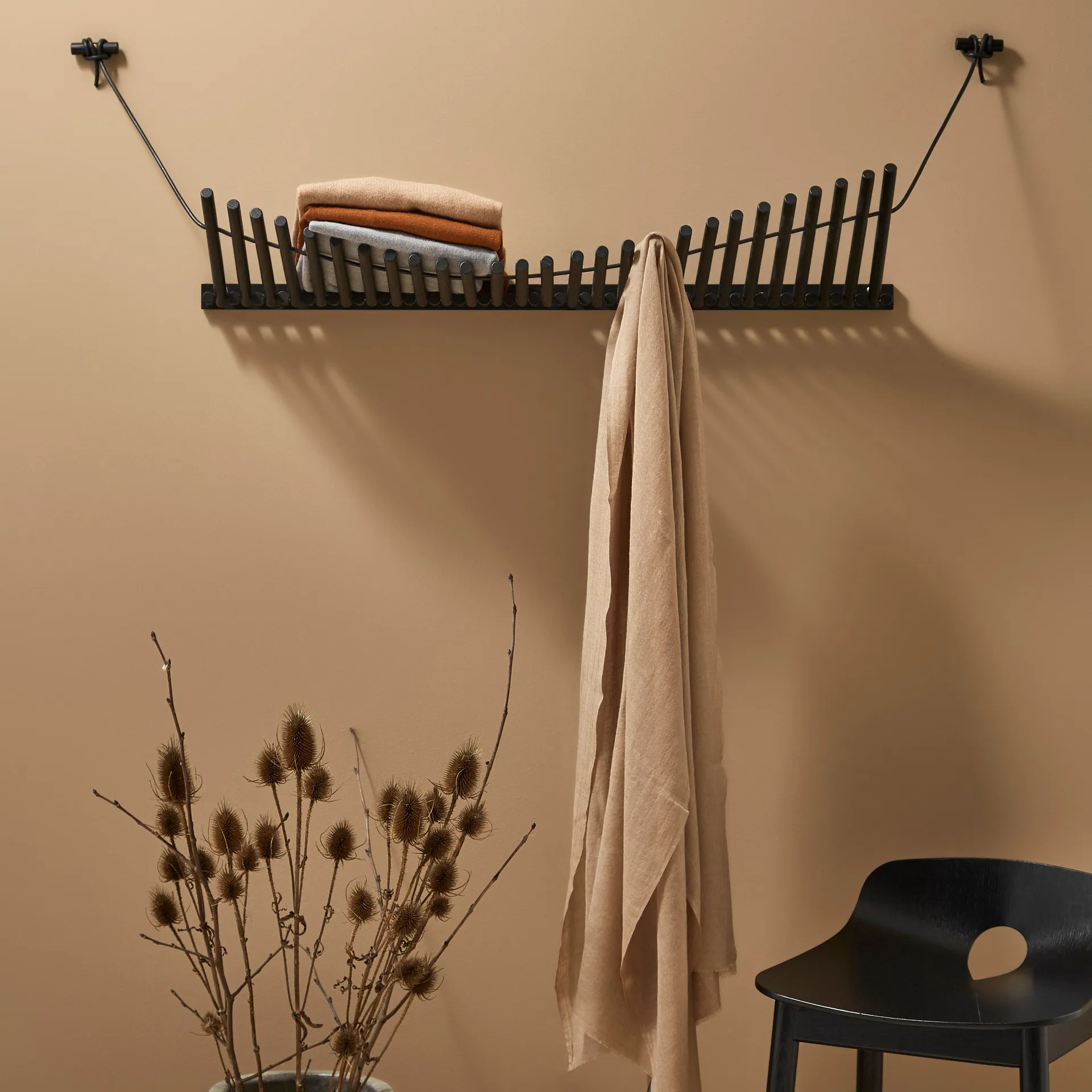 Knaegt knagerække, sortmalet eg Woud